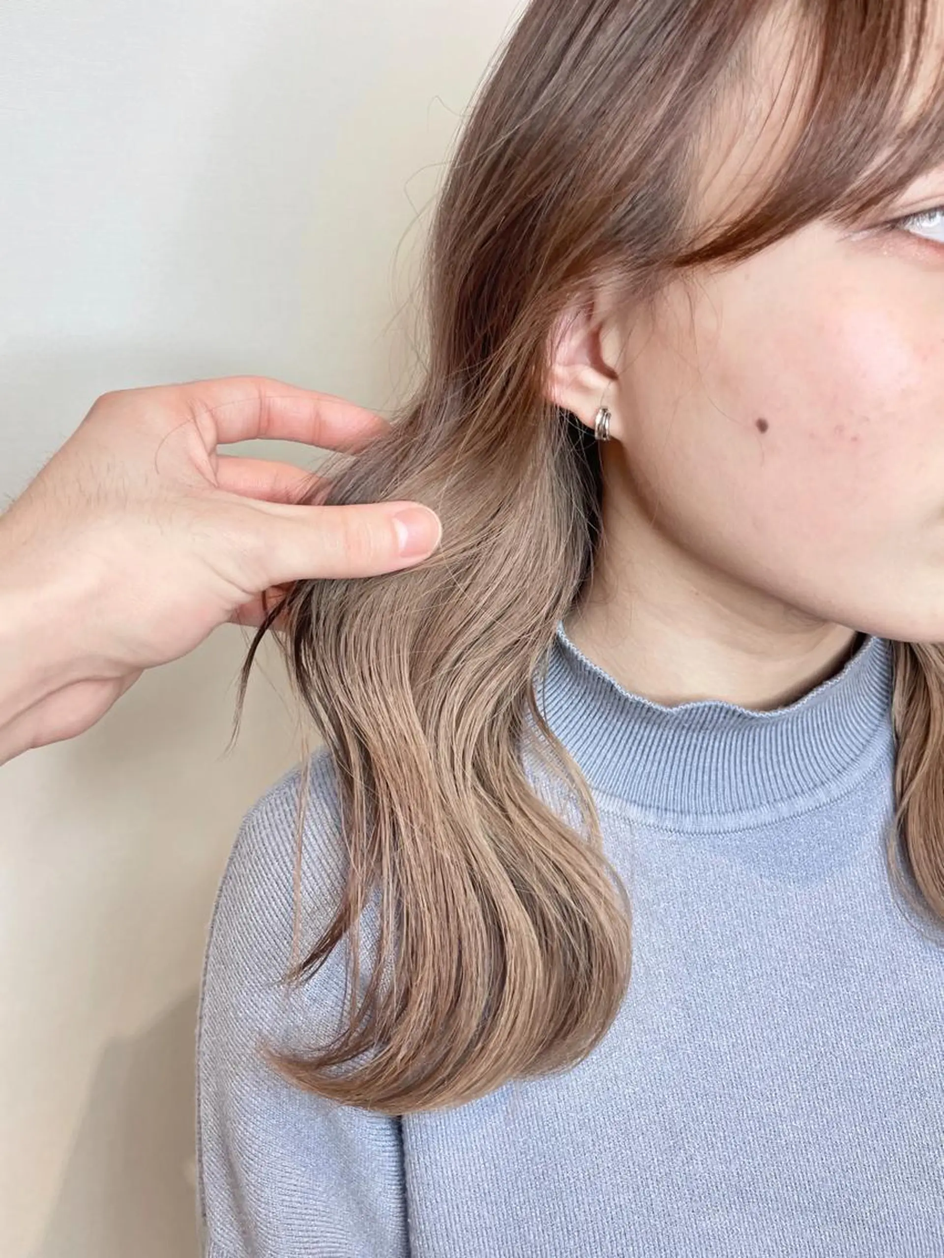 ロング カラー イヤリングカラー インナーカラー ヘアカラー 🩵アンブレラカラー 髪質改善　丸尾】のヘアスタイル