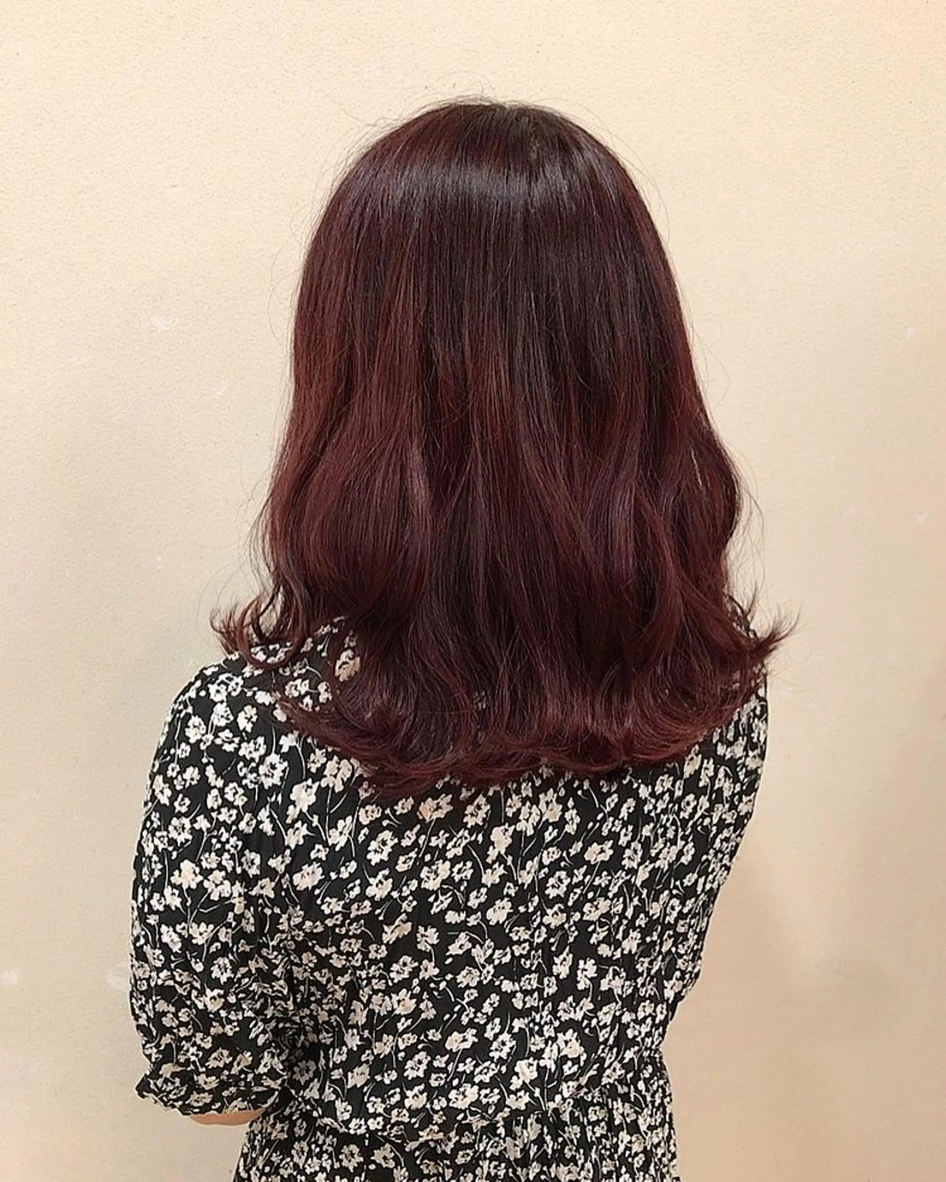 ミディアム レッドブラウン 林 瑠夏のヘアスタイル