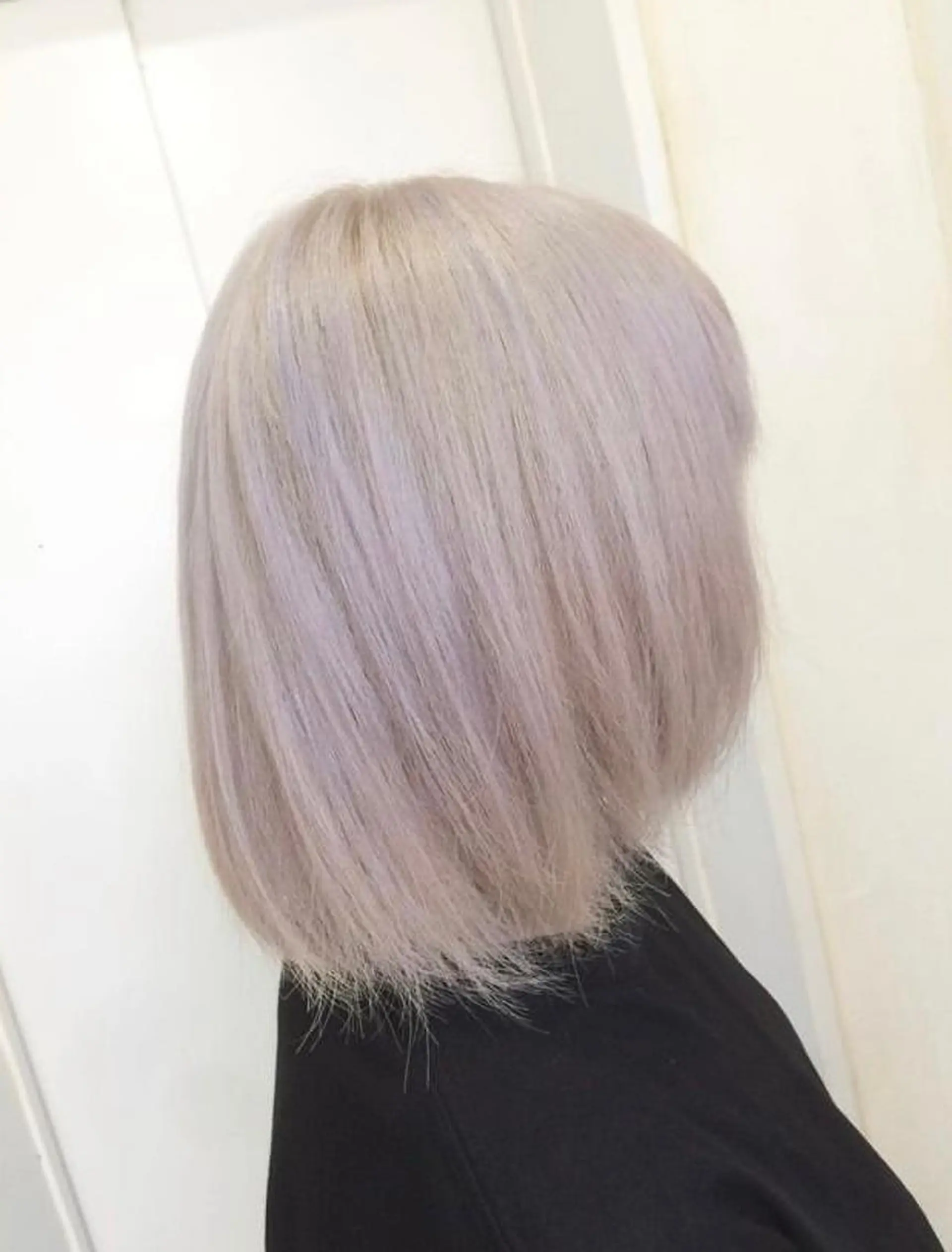 ミディアム カラー ヘアアレンジ アッシュ ブリーチ ホワイトアッシュ 新宿No.1美髪師 taka髪質改善のヘアスタイル