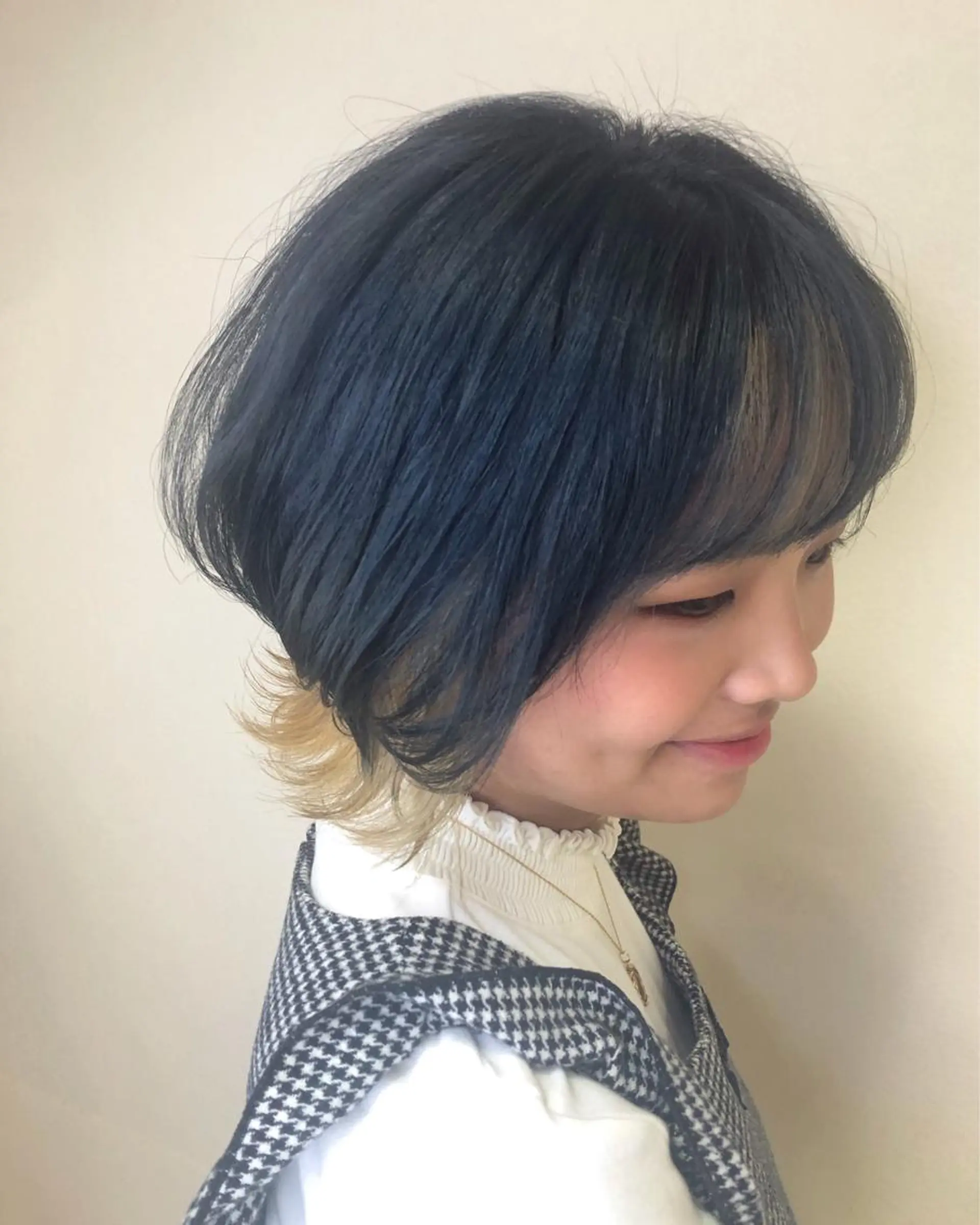 ショート カラー ヘアアレンジ ベージュカラー デザインカラー インナーカラー ネイビーカラー enurk店 🍋 M I K U  *のその他イメージ