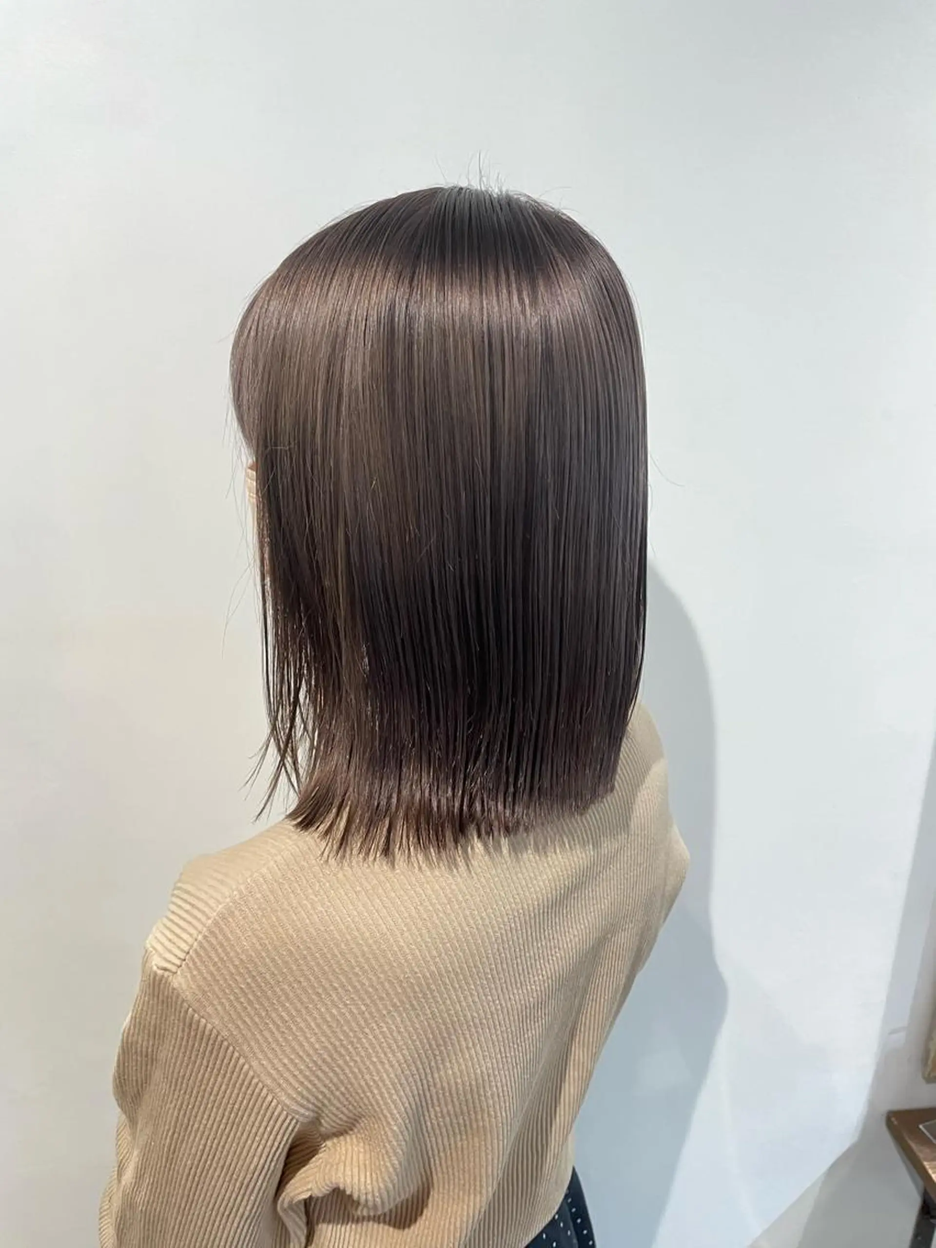 ミディアム カラー ブリーチ グレージュ ヘアアレンジ にいた　かづしげのヘアスタイル