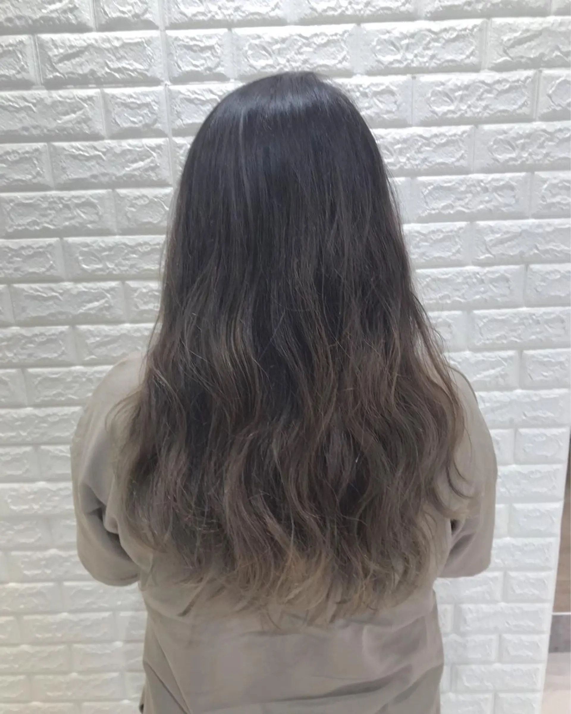 ロング カラー ブルーカラー ブルージュ グラデーションカラー 岡田詩織 MODE Ks松原店のヘアスタイル