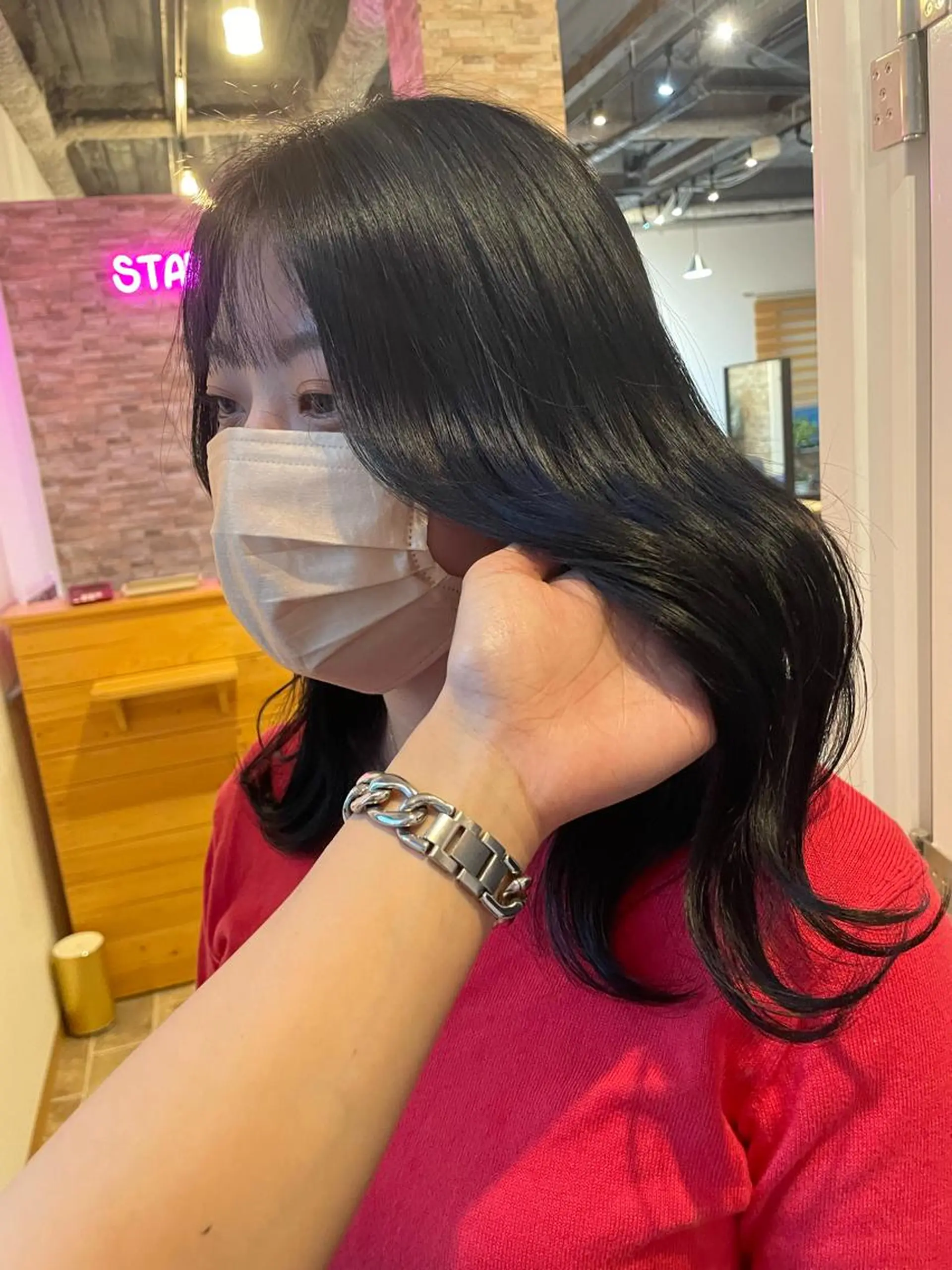 ロング カラー 黒髪 ブルーカラー ブルーブラック ヘアカラー トリートメント YUI/ ブリーチカラー🌷のヘアスタイル