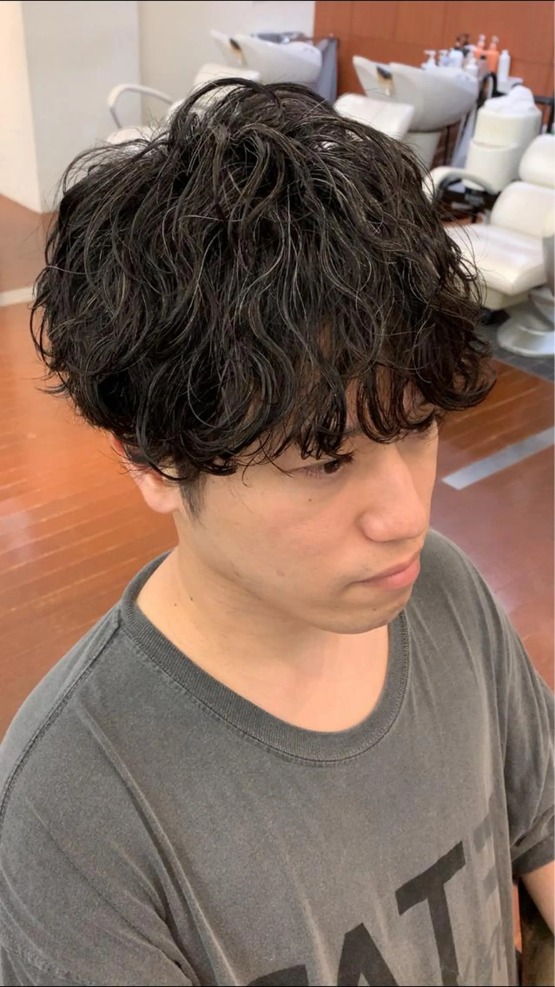 ショート パーマ メンズ 波巻きスパイラル 河原崎　基のヘアスタイル