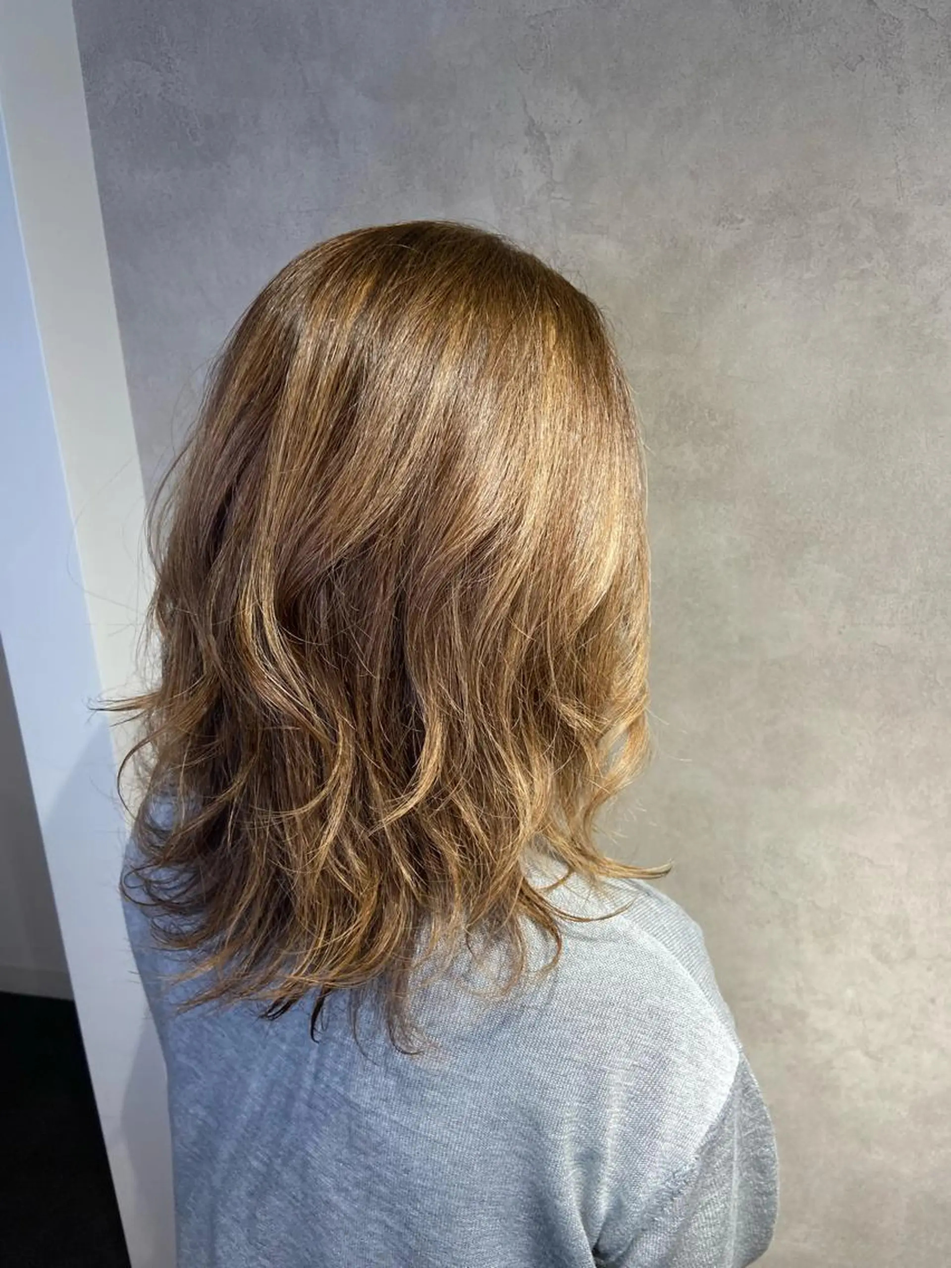 セミロング カラー ハイトーンカラー ヘアカラー FABLE HAIR ファブル難波・心斎橋のヘアスタイル