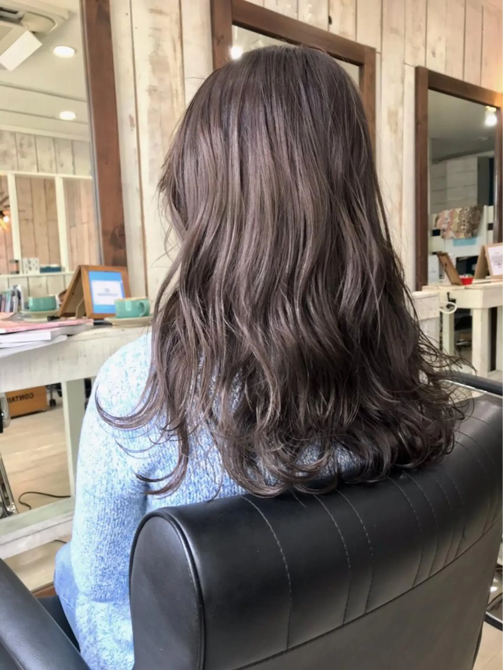 ロング カラー 透明感カラー グレージュ ade omotesando所属・鷺谷 玲奈のヘアスタイル