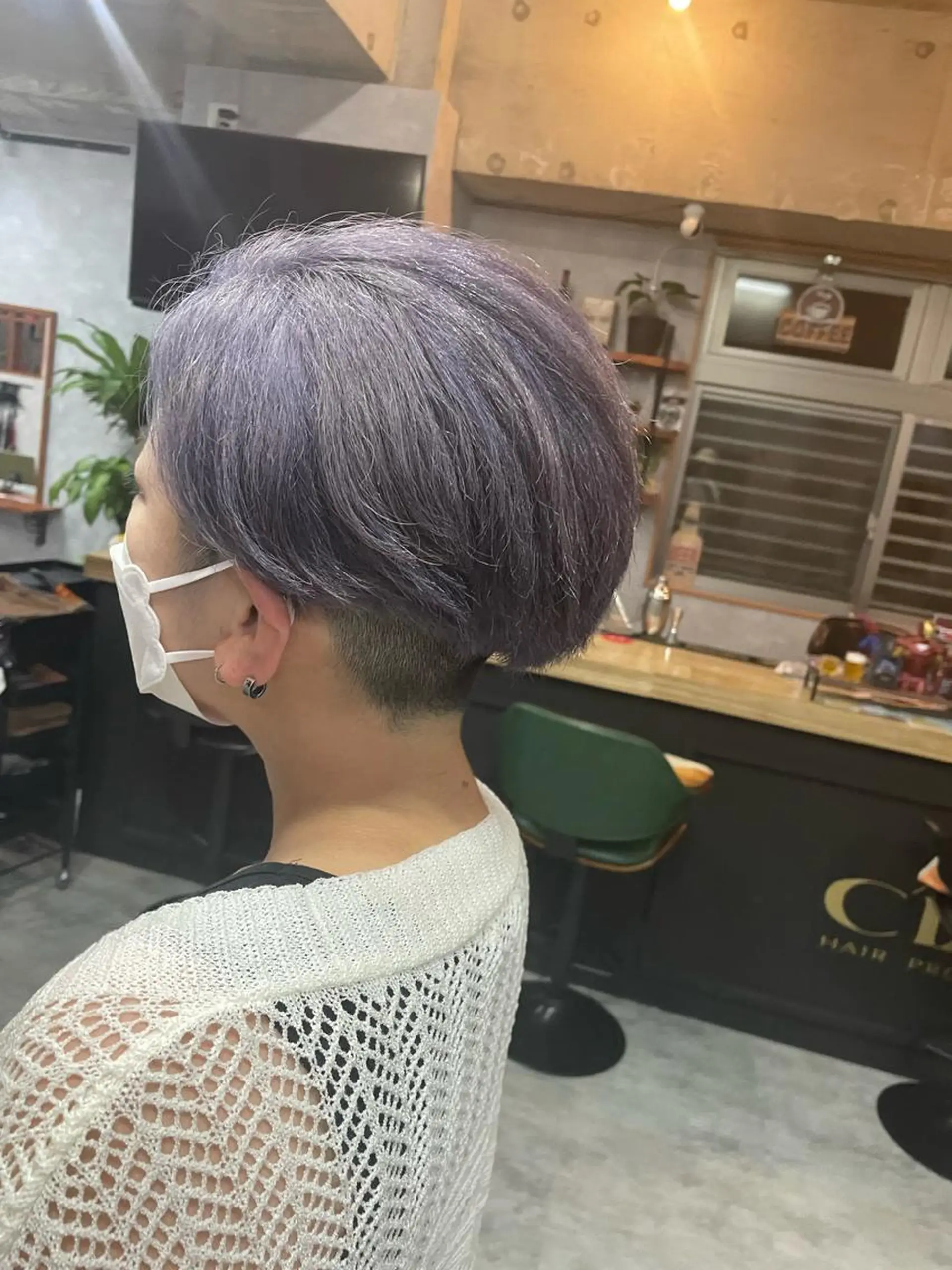 ショート パープルカラー andKおもろまち店 艶ダブルカラー✨のヘアスタイル