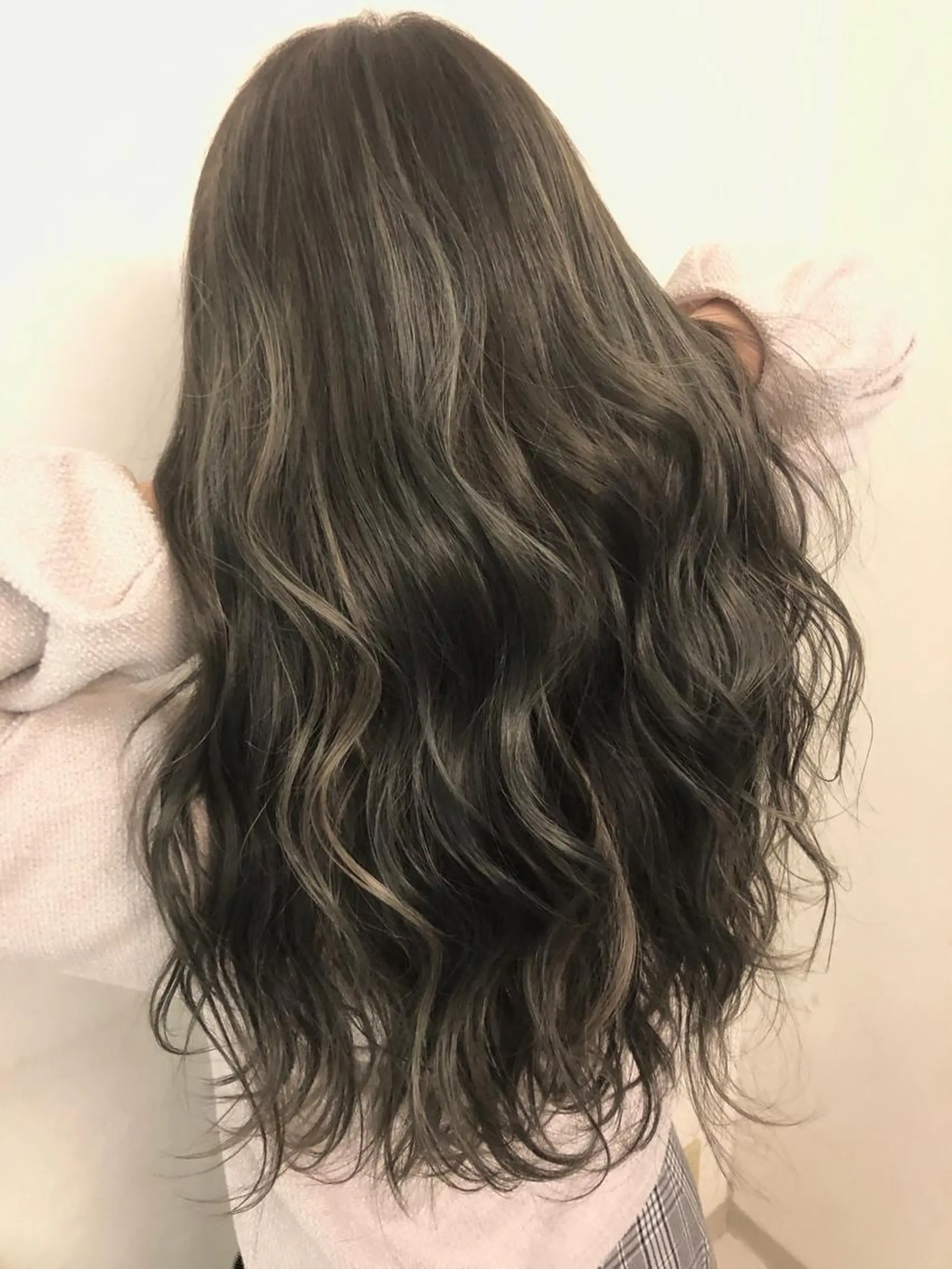 ロング ハイライト トリートメント ヘアカラー トリートメント 美髪矯正・レイヤー 倉友哉のヘアスタイル