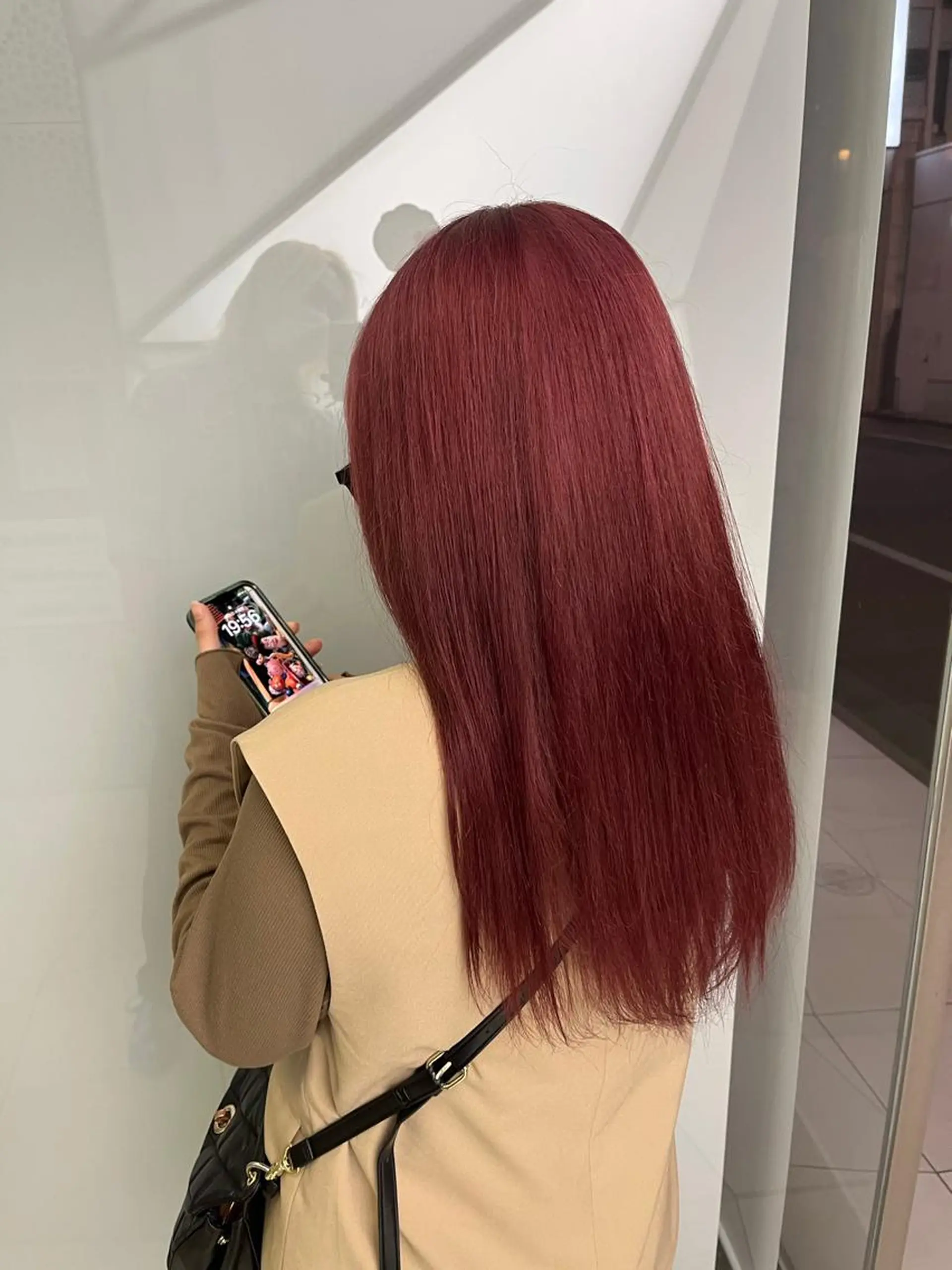 セミロング カラー カシス ピンクカラー ヘアカラー watanabe kazukiのヘアスタイル