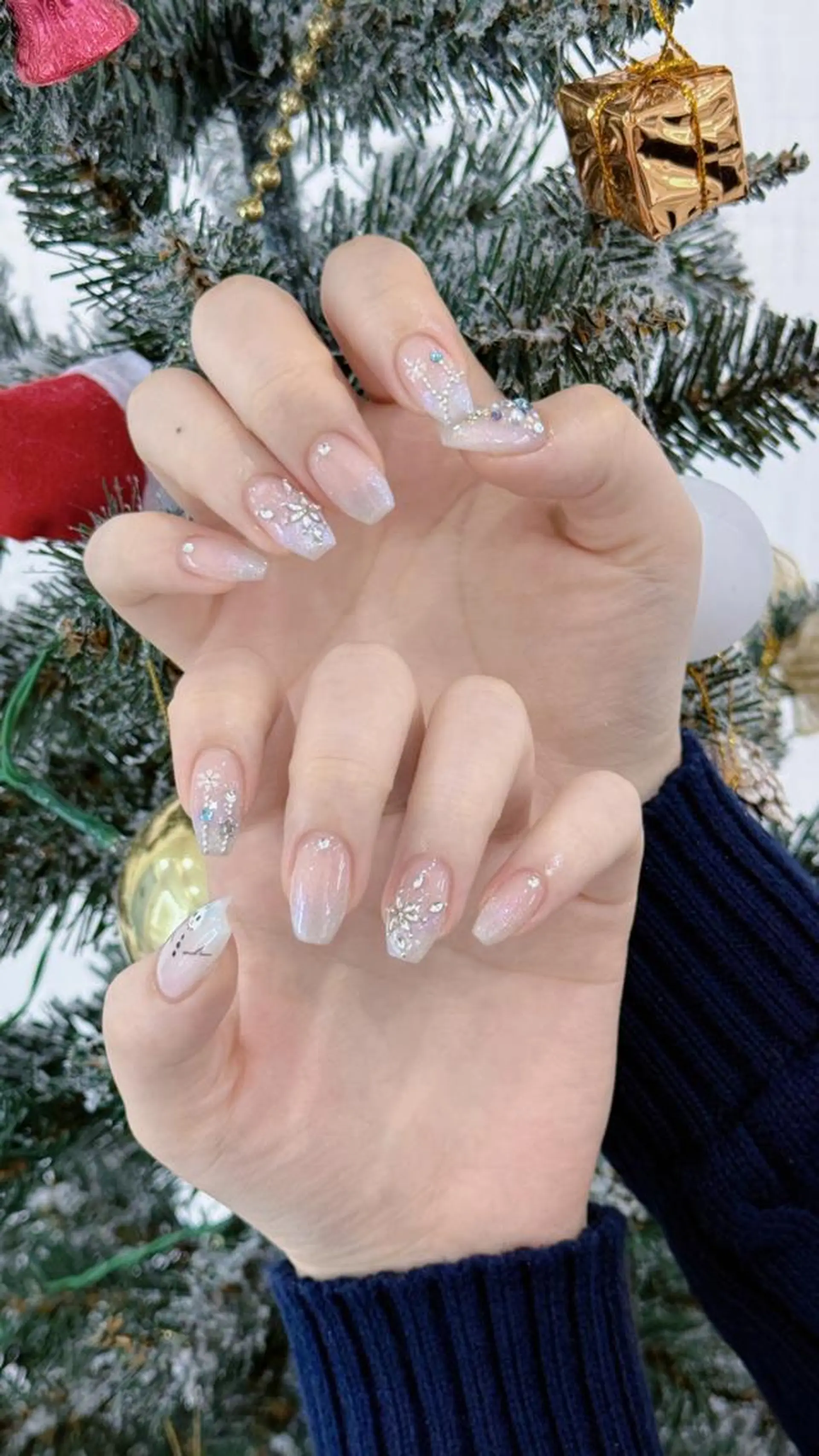 ネイル オーロラネイル ブルー チークネイル フットネイル フレンチネイル ハンドネイル NAILS168 新大久保店のネイルデザイン