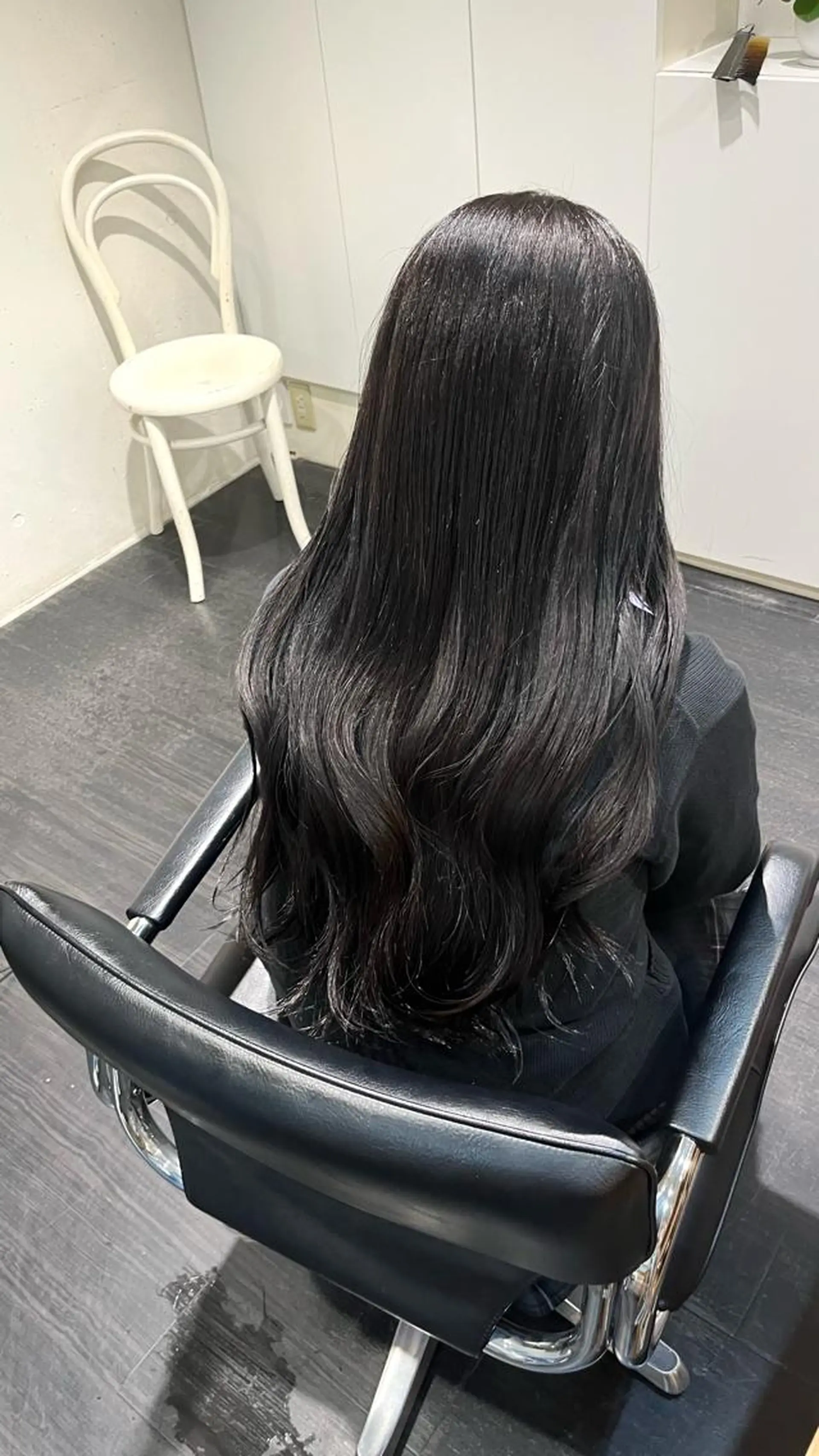ロング カラー 透明感カラー ダークグレー ダークグレージュ グレージュ 細田 碧のヘアスタイル