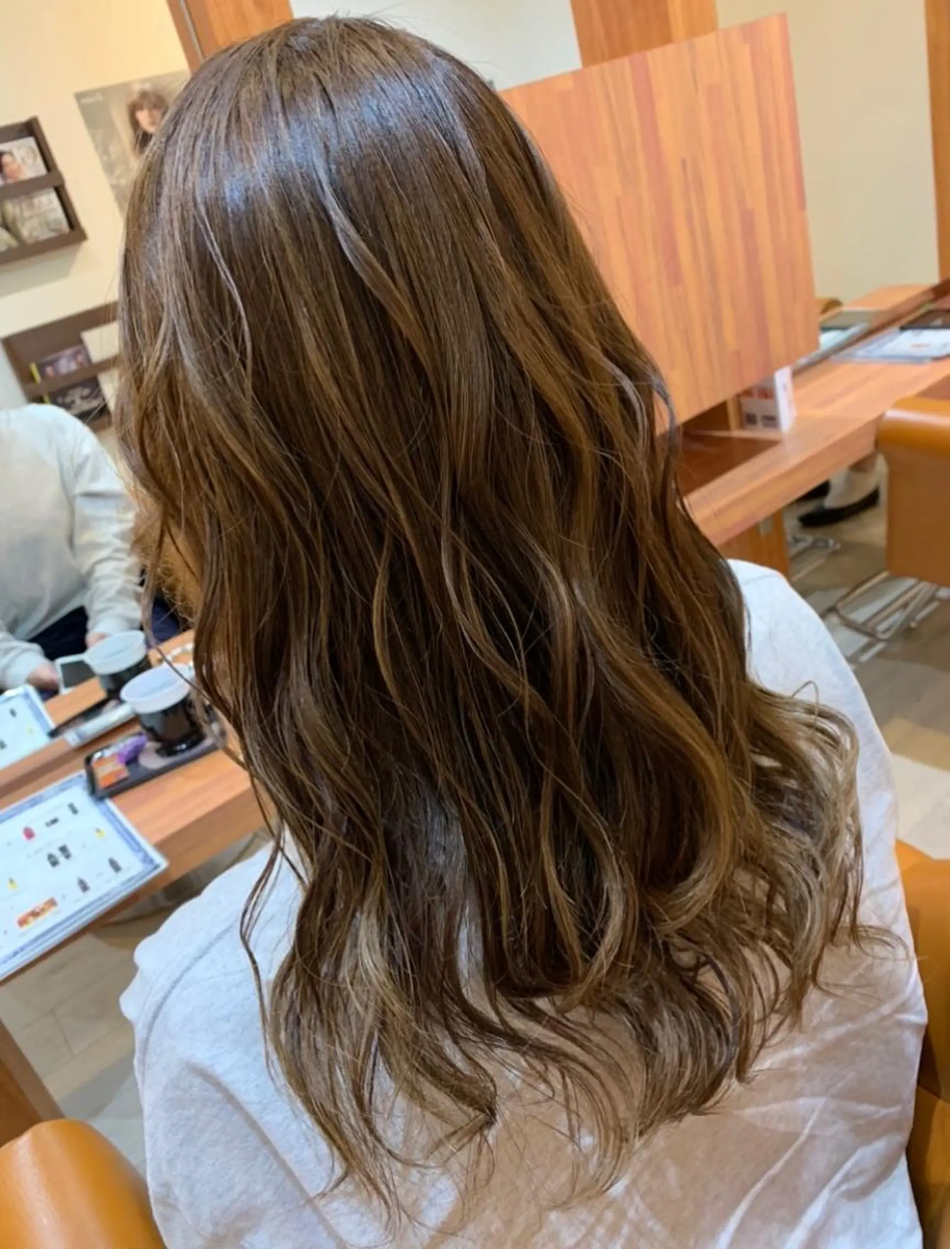ロング カラー ベージュカラー brace立花 ✂︎ 吉田 茉由のヘアスタイル