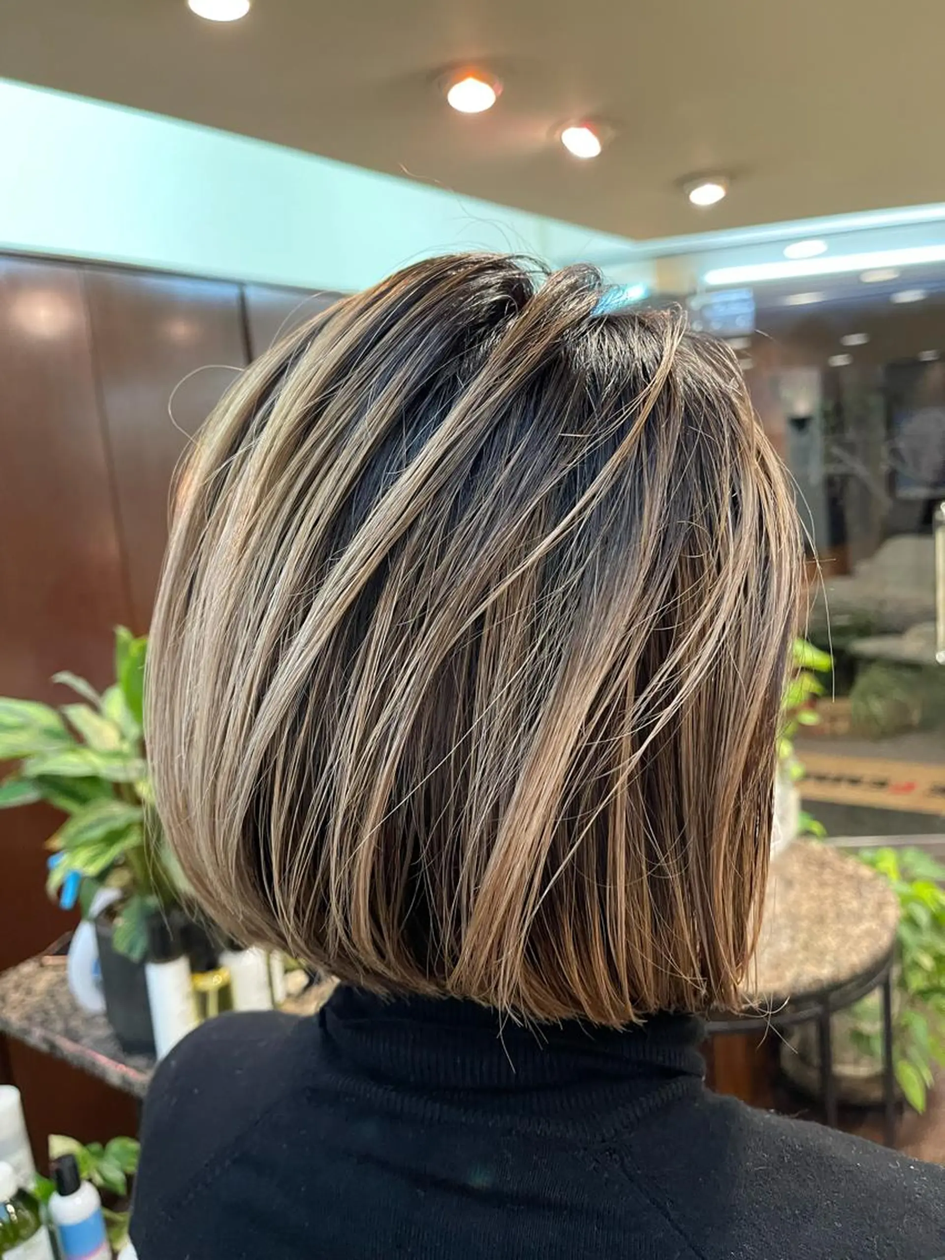 ショート カラー 前下がりボブ バレイヤージュ ボブ レイヤーカット 堀江/レイヤーカット 𝒀𝑼𝑻𝑶のヘアスタイル