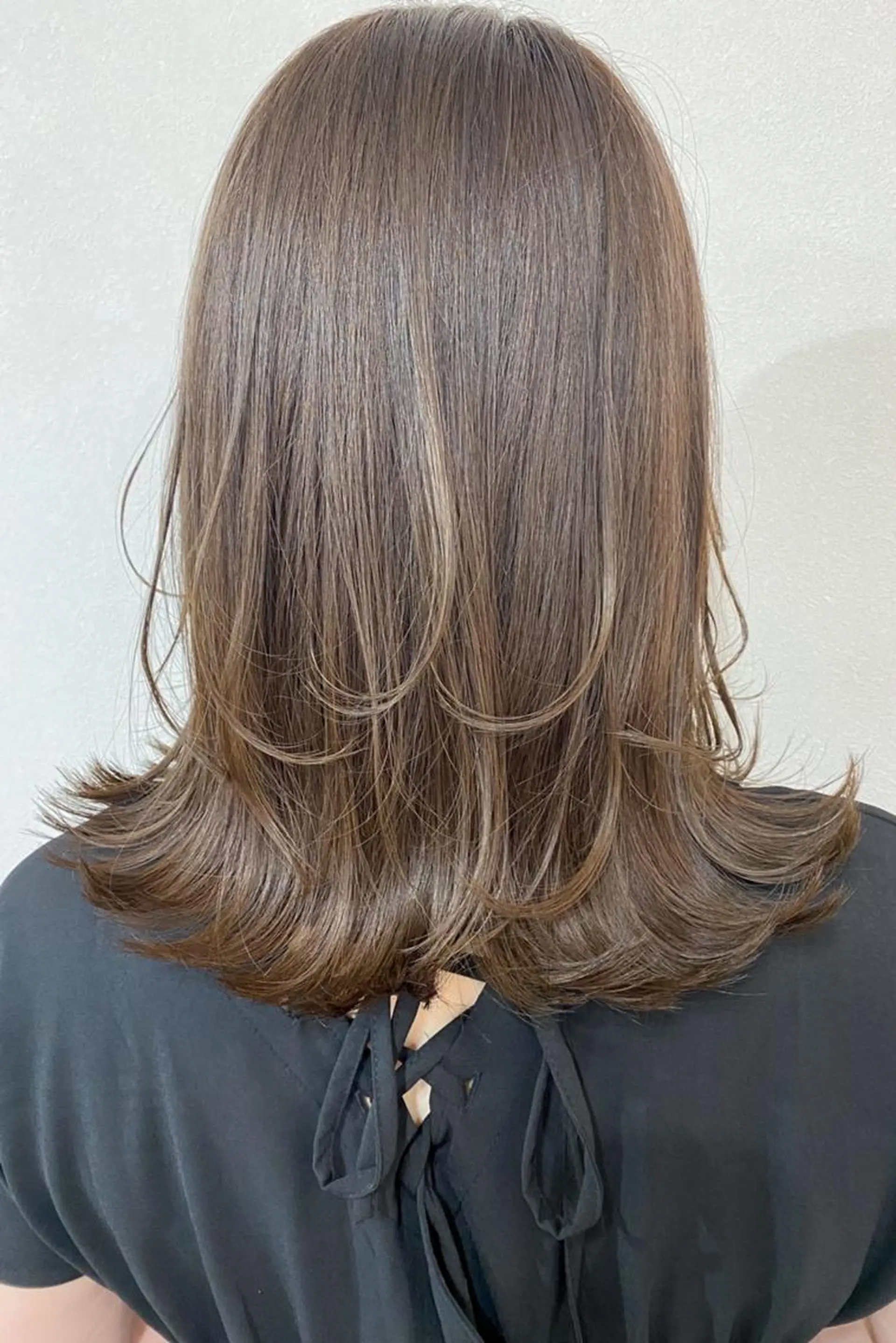 セミロング ブリーチなし透明感 カラー✨横山 佳希のヘアスタイル