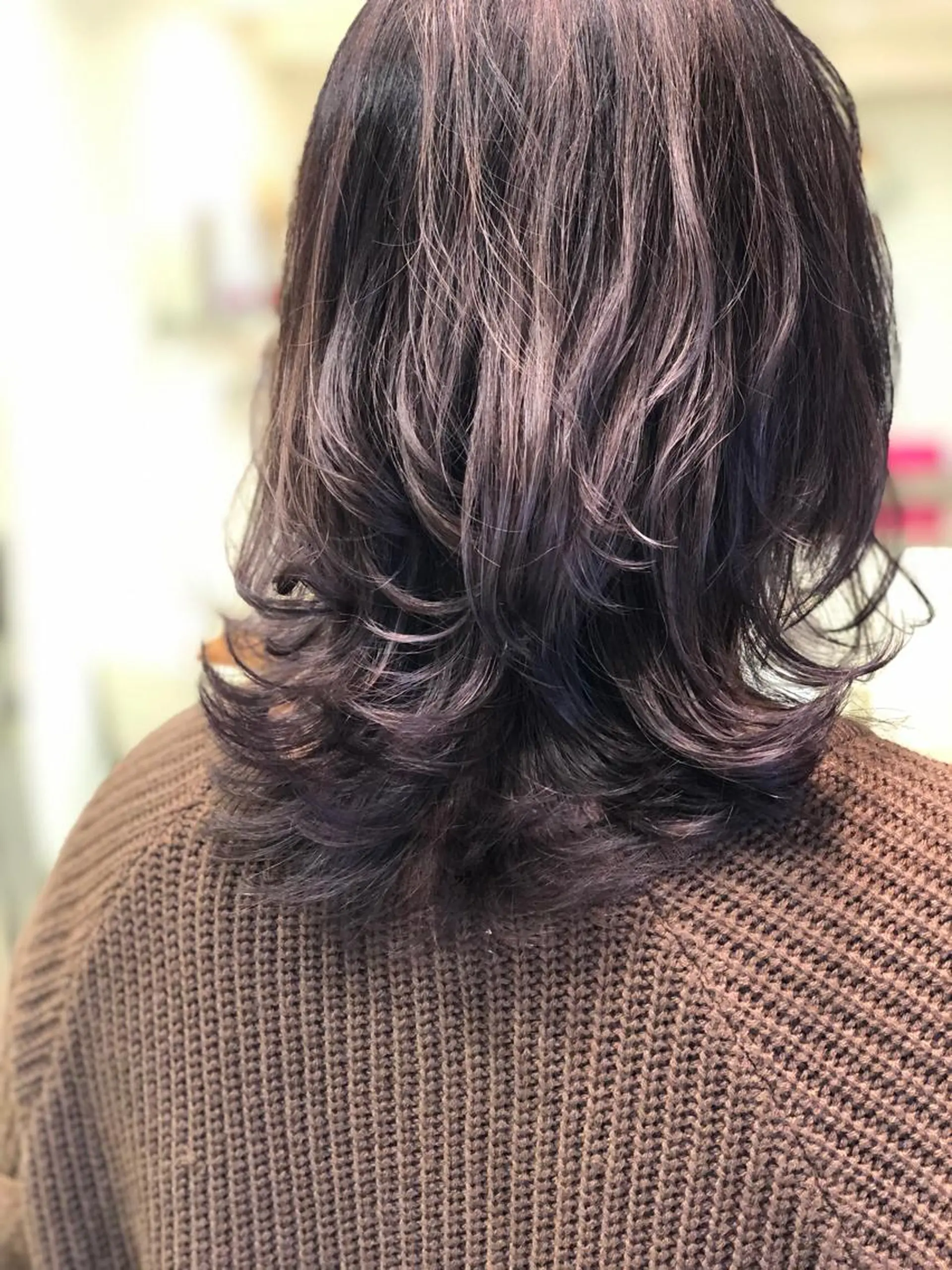 ミディアム カラー アッシュ ラベンダーカラー ラベンダーアッシュ ヘアカラー トリートメント 松佐 ゆかりのヘアスタイル