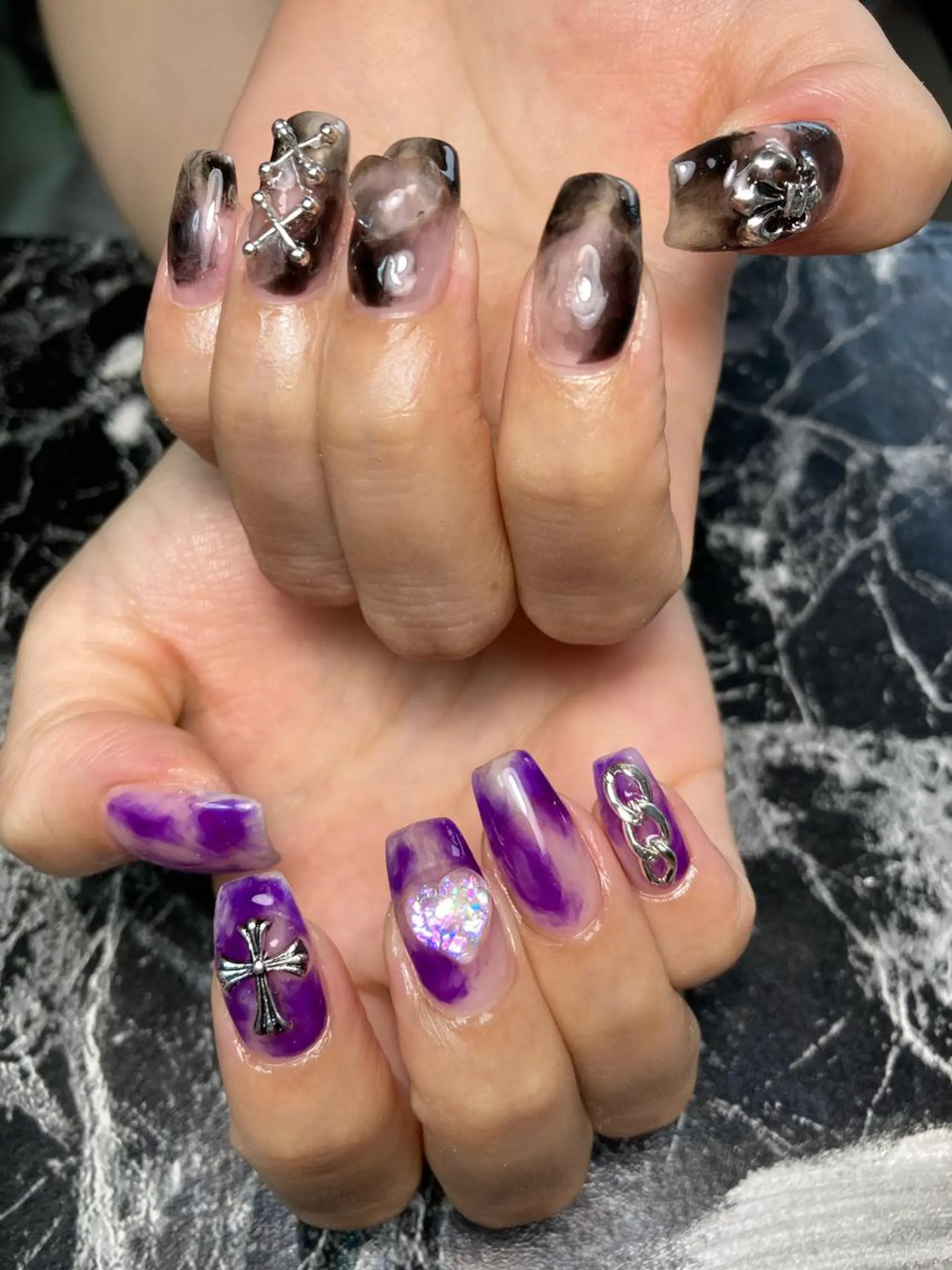 ミディアム ネイル ハンドネイル フットネイル ✴︎ Delightのネイルデザイン