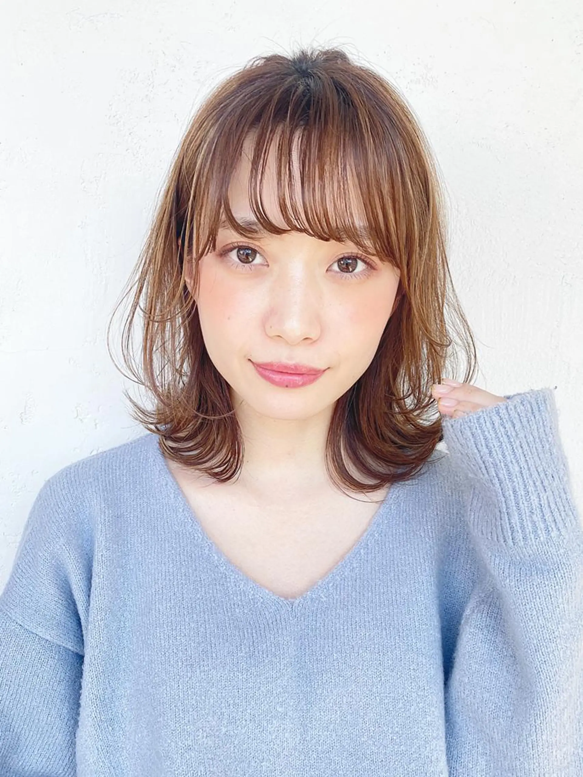 ミディアム カラー パーマ ヘアアレンジ ミディアムレイヤー レイヤーカット 外ハネヘア ITbyALBUM 中野店のヘアスタイル
