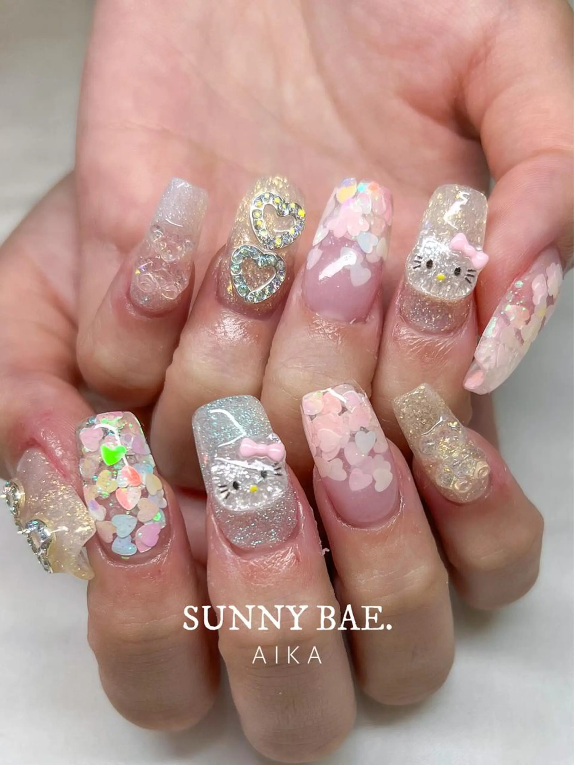 ミディアム ネイル アートネイル ジェルネイル キラキラネイル ロングネイル 持ち込み Made By AIKAのネイルデザイン