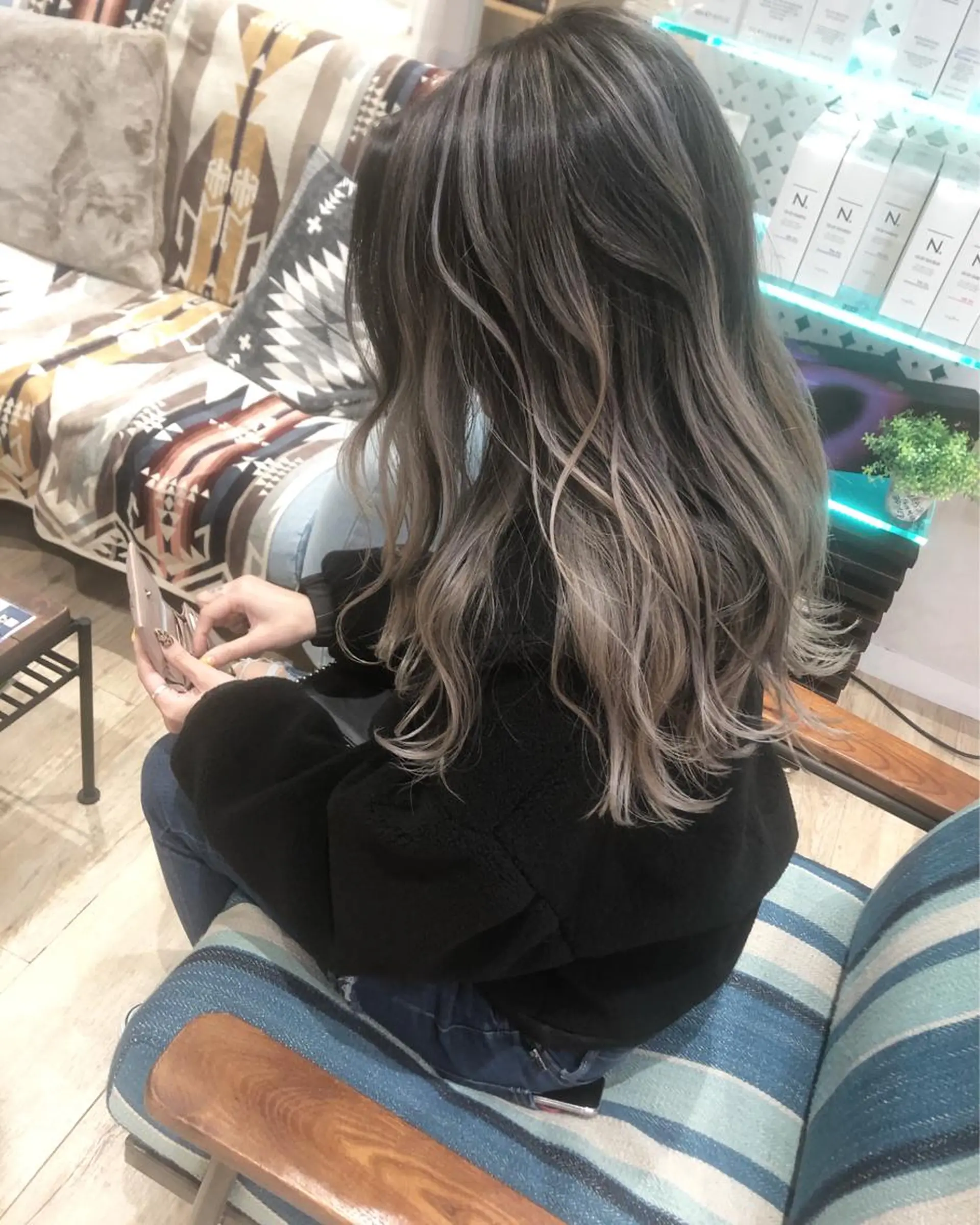 セミロング カラー ヘアカラー ブリーチカラーレイヤ ーカット🦋annaのヘアスタイル