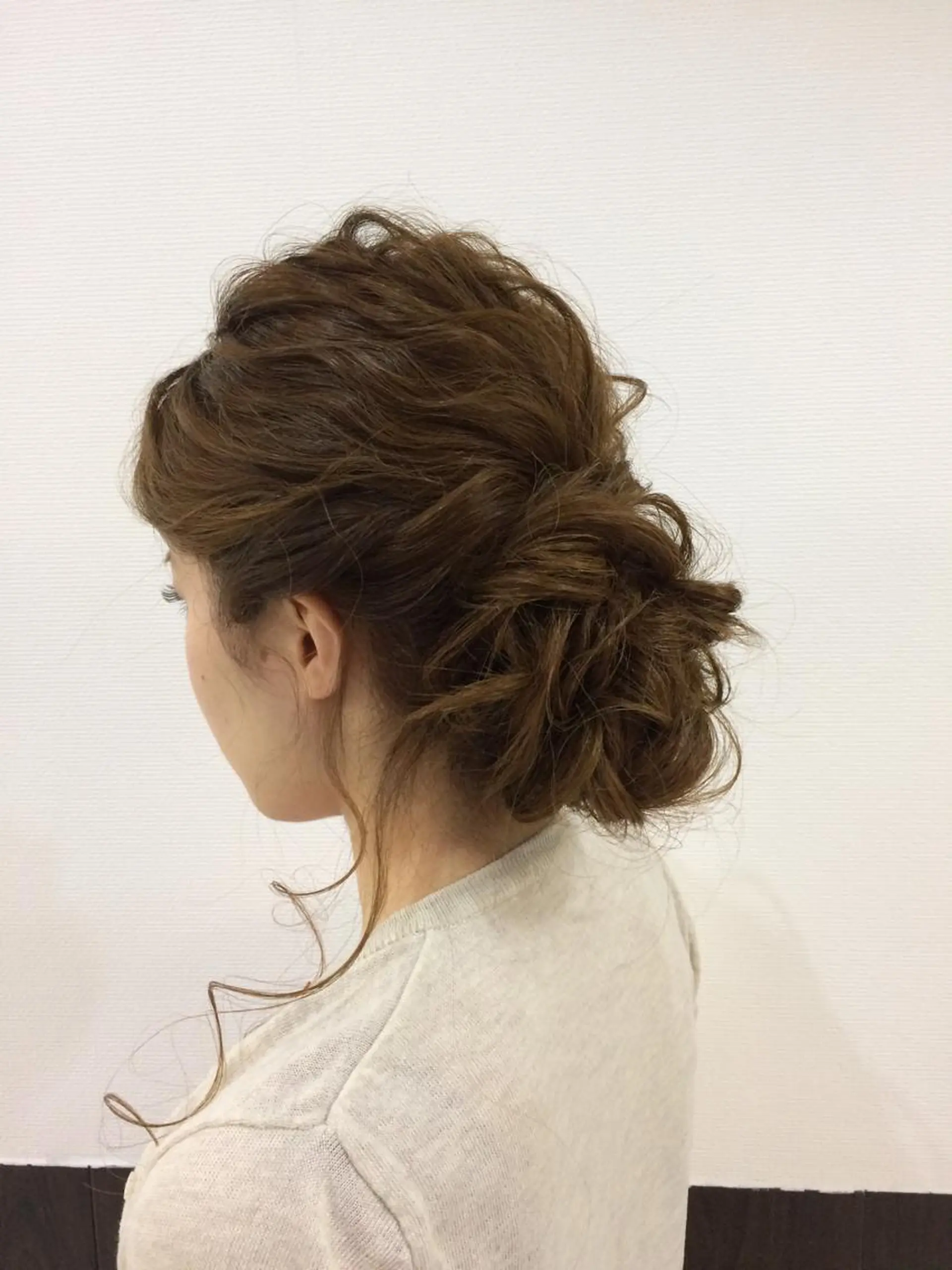 セミロング ヘアアレンジ ハイトーン Arphyのヘアスタイル