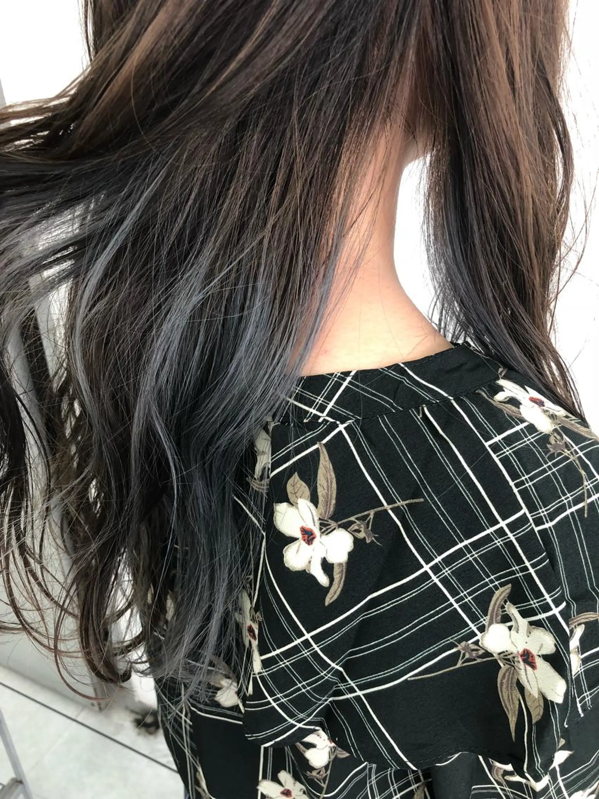 ロング カラー アッシュ インナーカラー ヘアカラー 岩崎 裕司のヘアスタイル