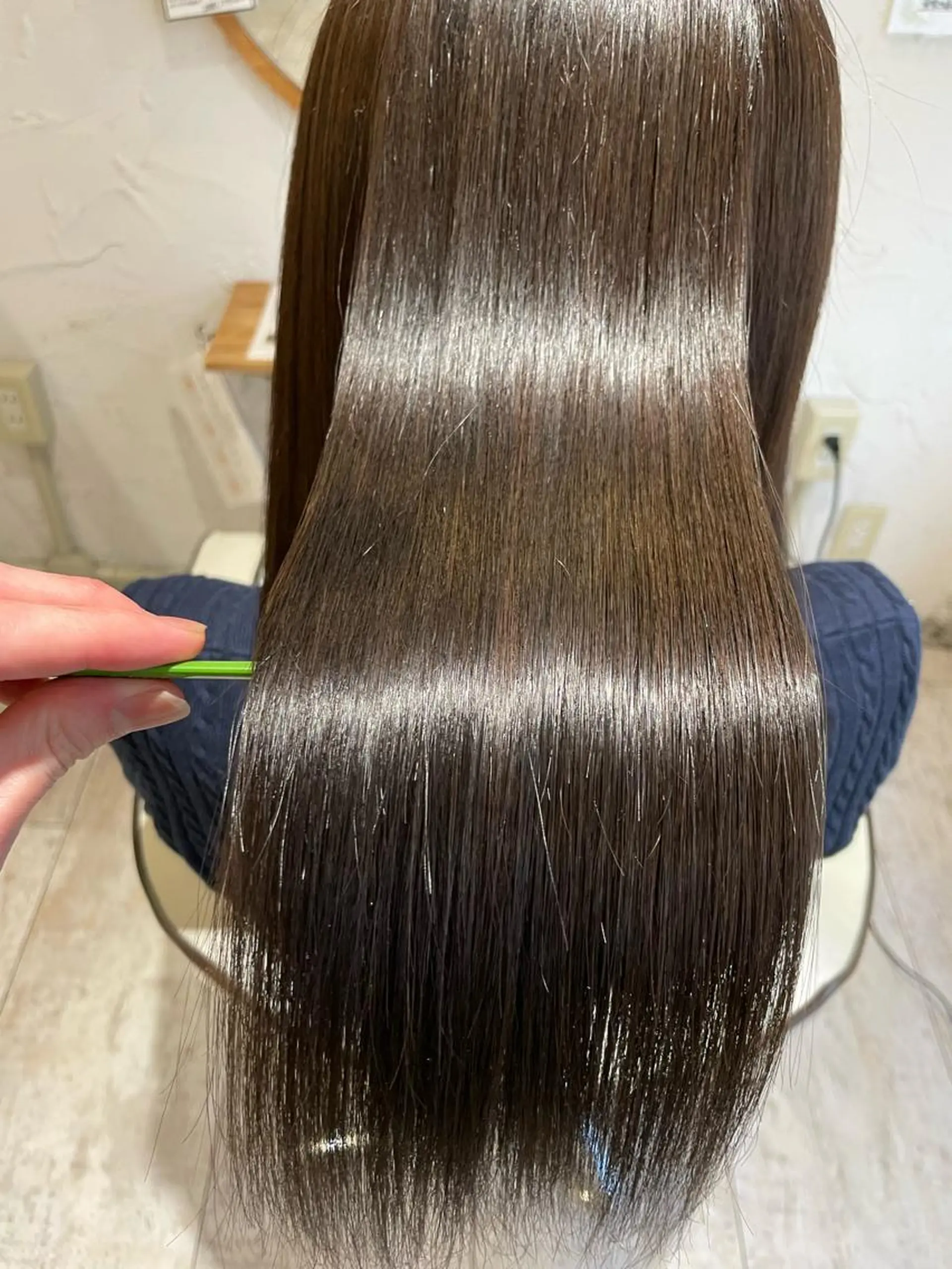 ロング esse大阪茶屋町店所属・レイヤーカット 新井田陽寿のヘアスタイル