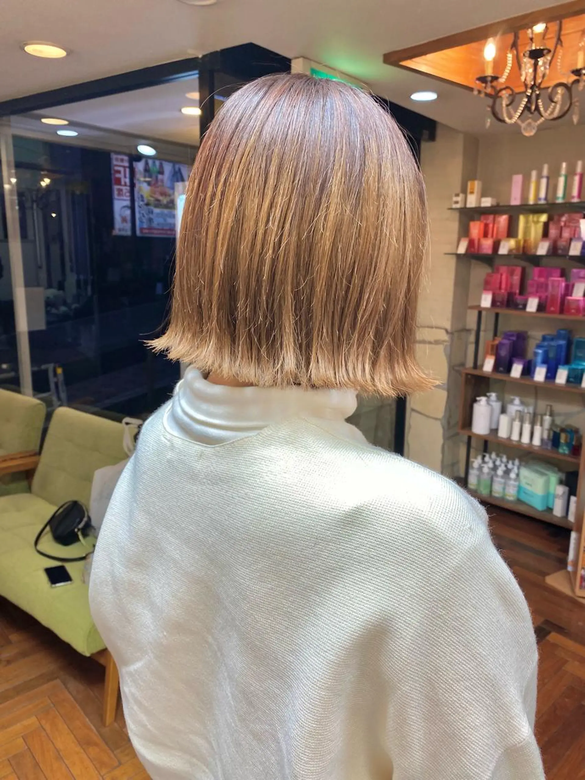 ショート ボブ 外ハネヘア カット トリートメント ボブ/縮毛矯正/ レイヤー/塚田のヘアスタイル