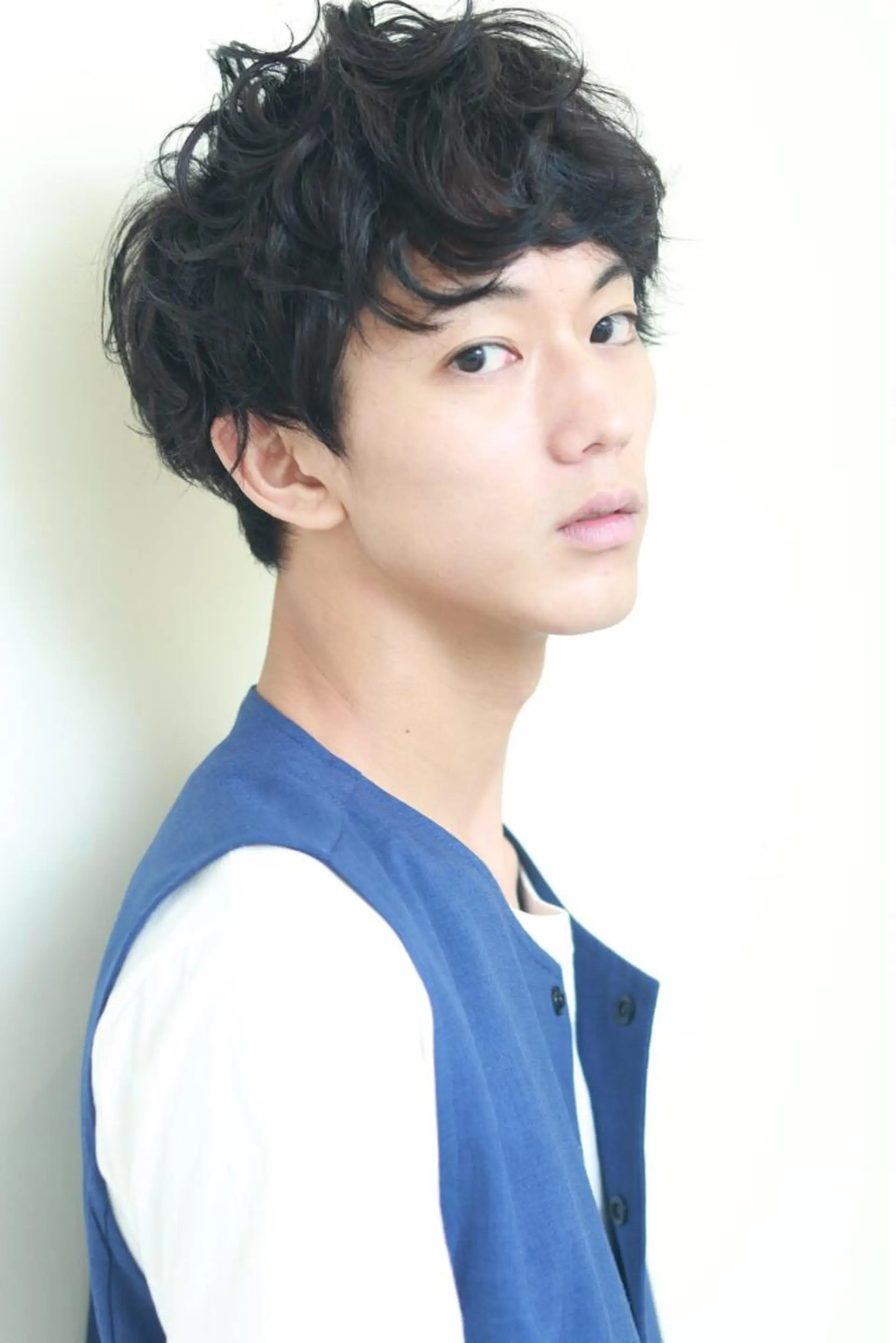 ショート カラー パーマ ヘアアレンジ メンズ メンズバレイヤージュ メンズハイライト マッシュ メンズパーマ バレイヤージュ カット パーマ 【ツヤ髪美容師】 ツダケイスケのヘアスタイル