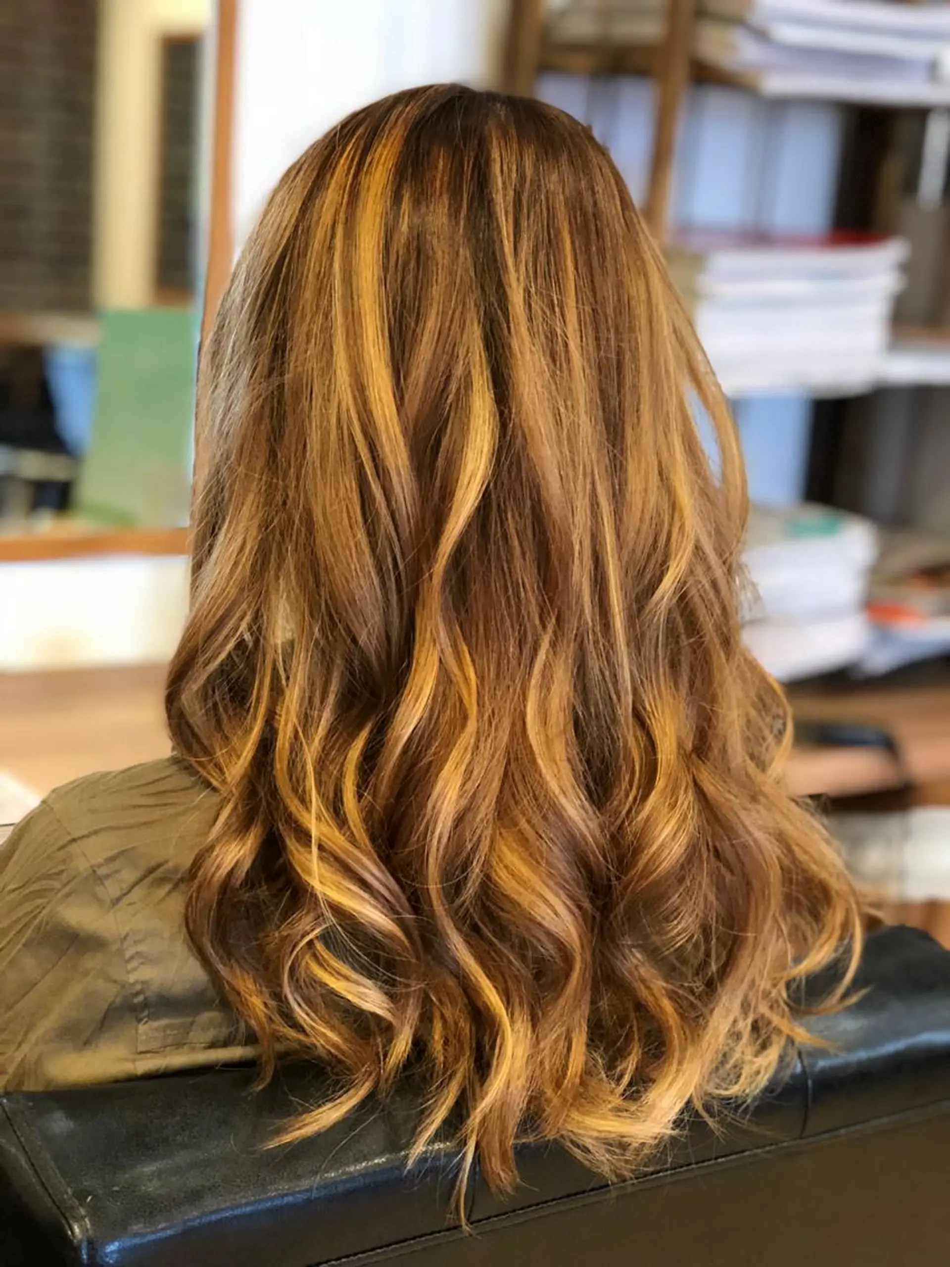 ロング 外国人風カラー ハイライト ロング カット ヘアカラー トリートメント ヘッドスパ 美髪矯正 🌈髪質改善 山下のヘアスタイル