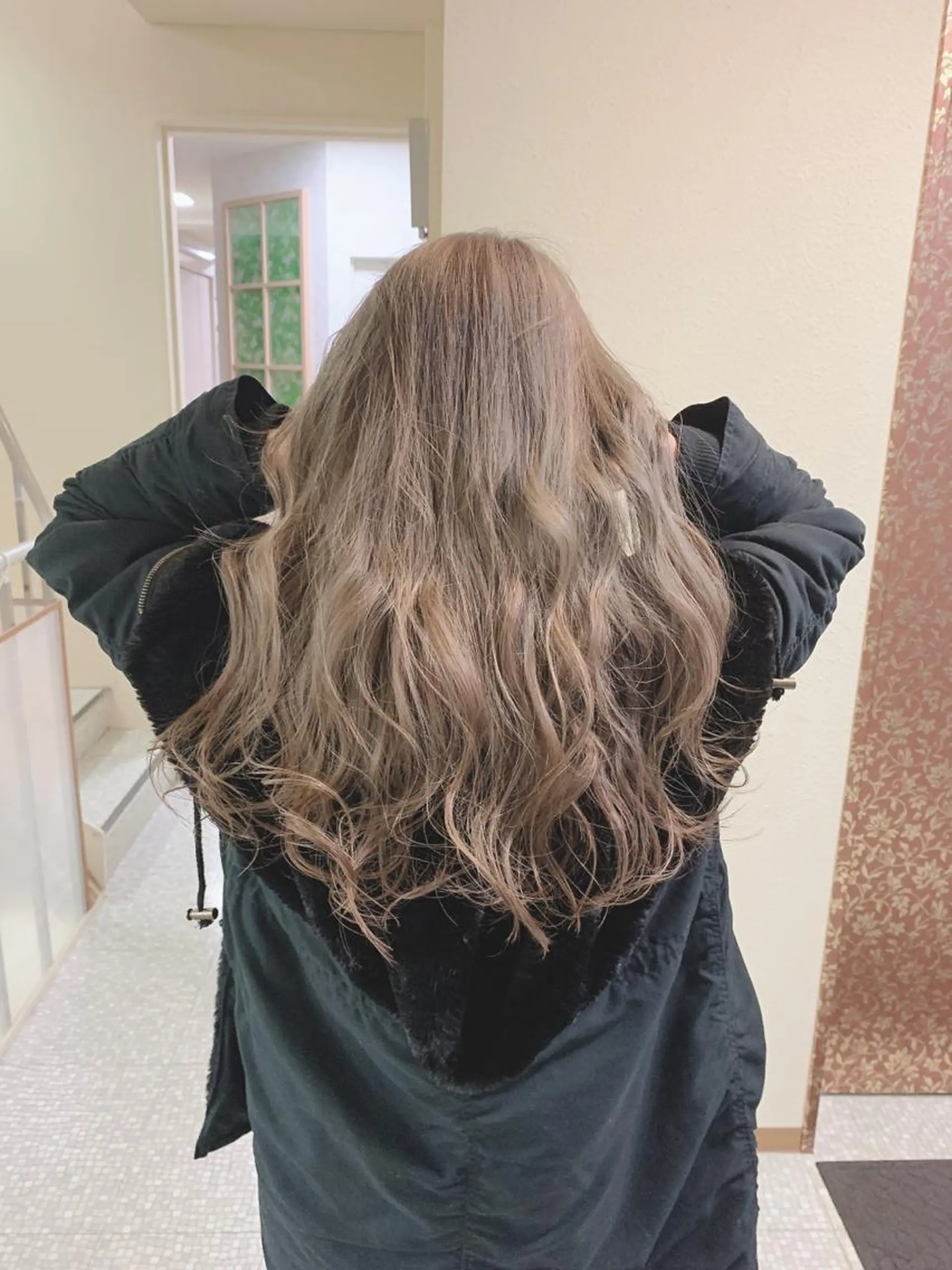 ロング アッシュ ハイライト レイヤーカット ヘアカラー Selene hair OSAKAのヘアスタイル