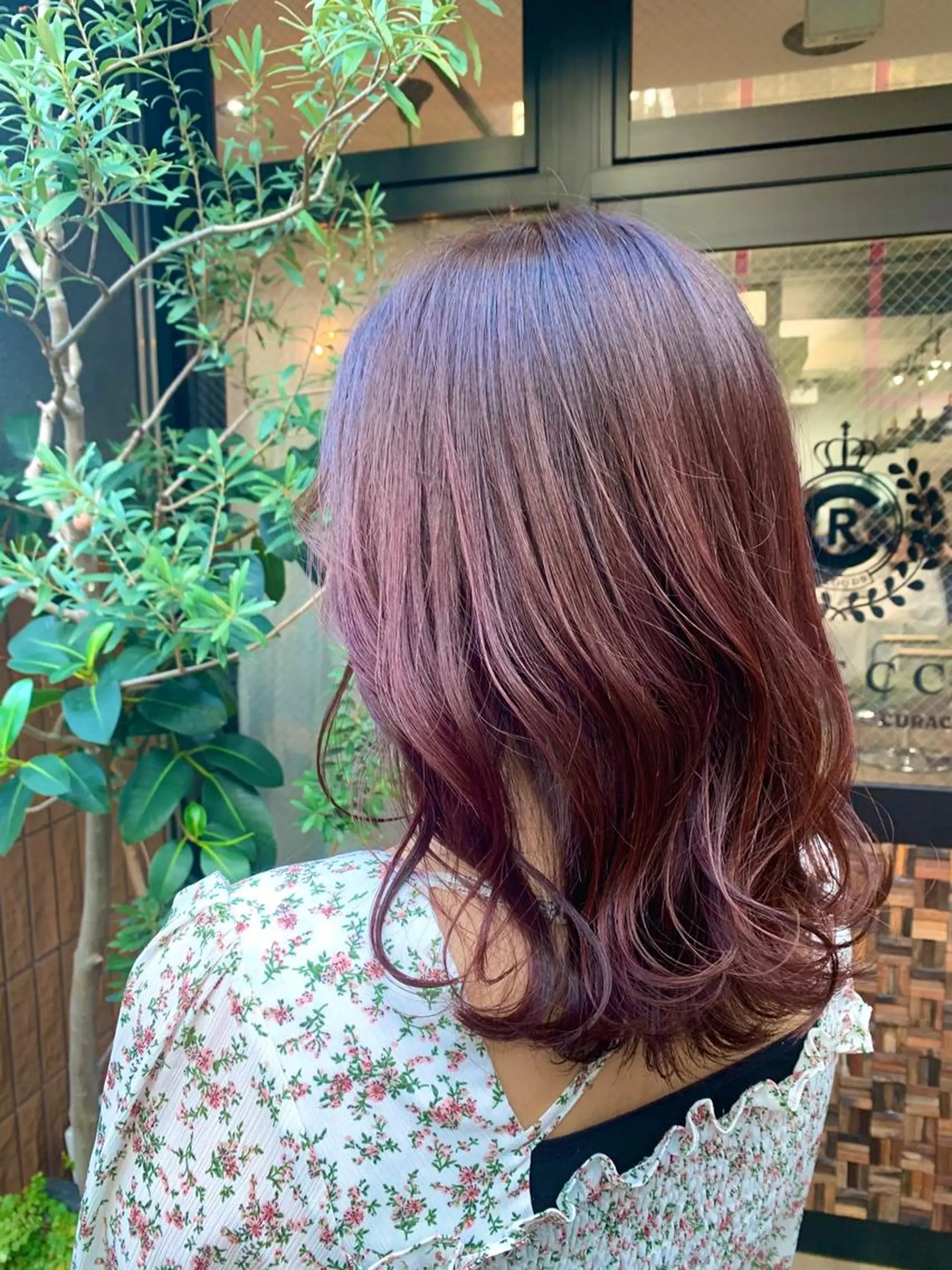 ミディアム カラー いけだ　ひかり ハイライトくびれヘアのヘアスタイル