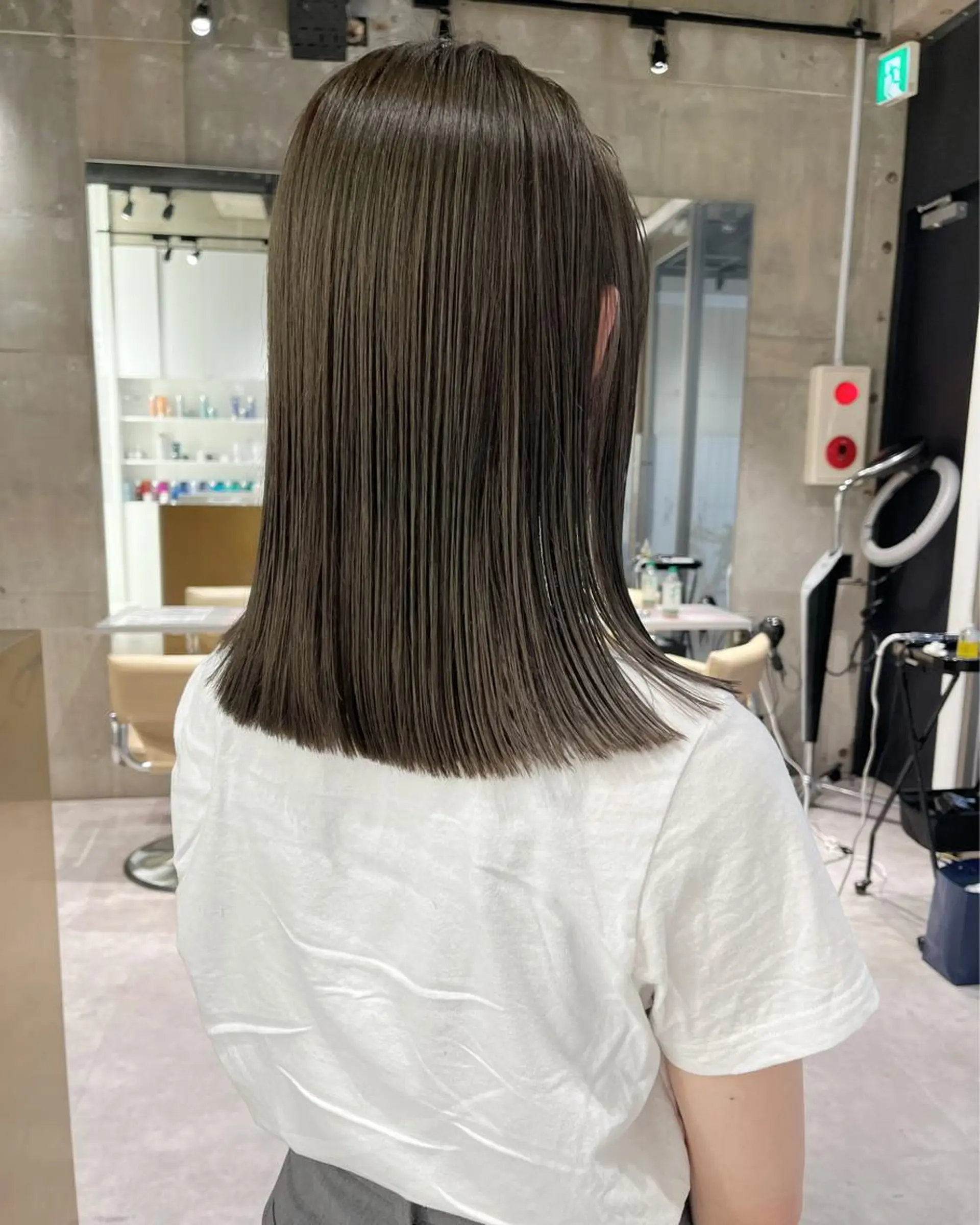 セミロング カラー ブリーチ グレージュ ブリーチなしカラー iLi 《イリ》のヘアスタイル