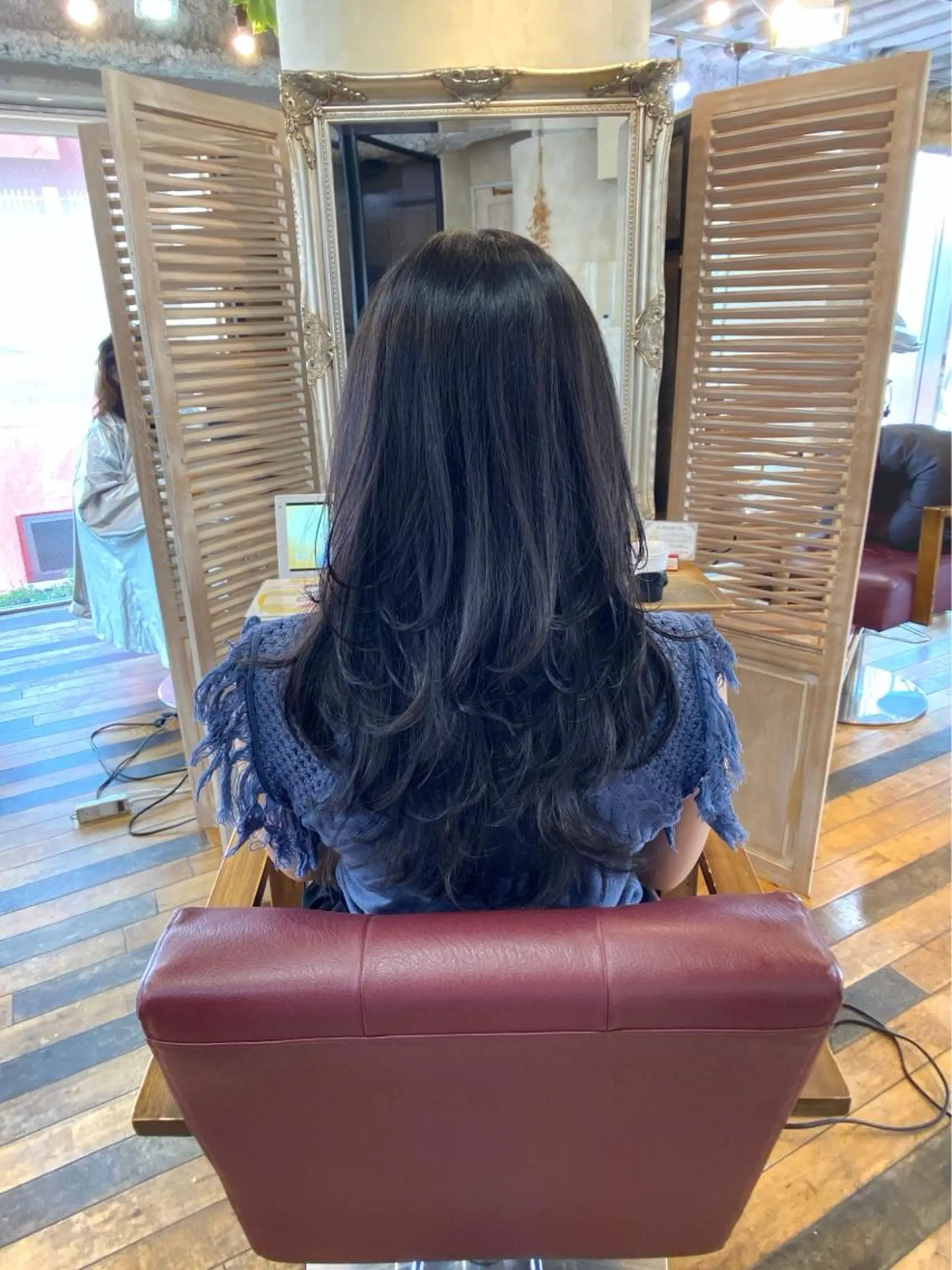 カラー レイヤーカット、 大人可愛い 中村美羅のヘアスタイル