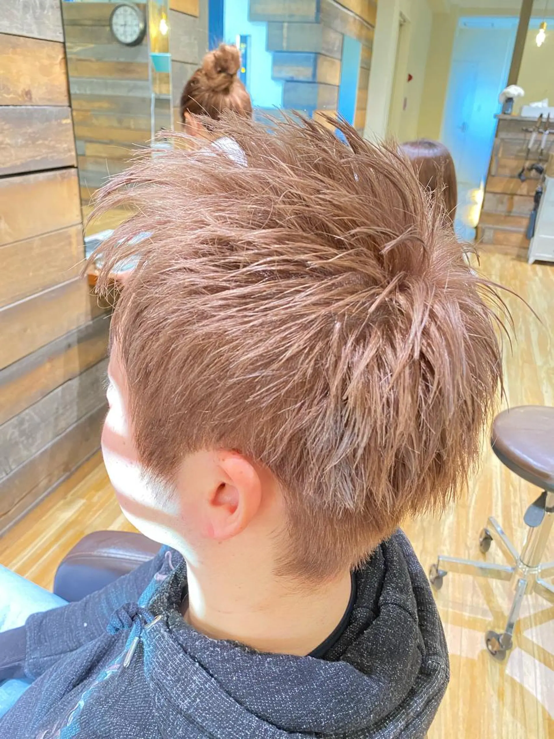 ショート カラー メンズ カット ヘアカラー 三戸 修平のヘアスタイル