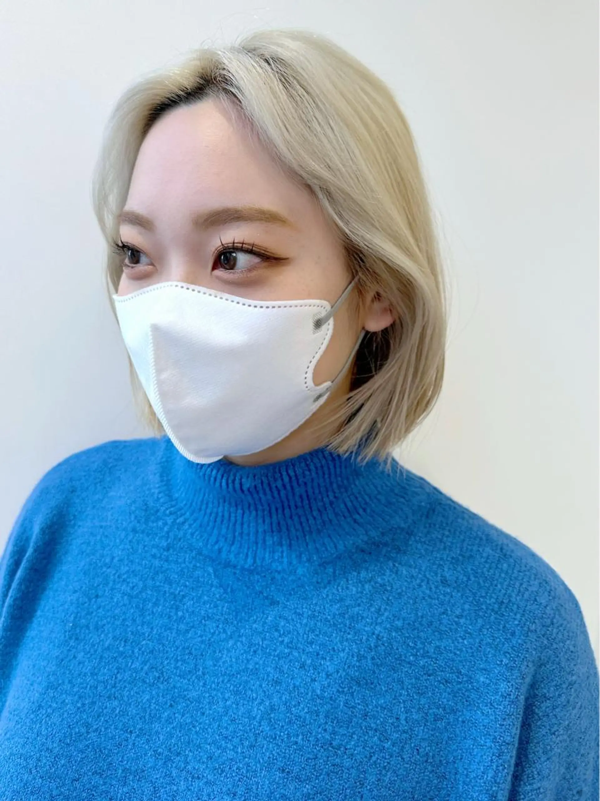 ショート カラー 切りっぱなしボブ ブロンド ボブ カット ヘアカラー 小顔レイヤー/ ベージュ🤍Rieのヘアスタイル