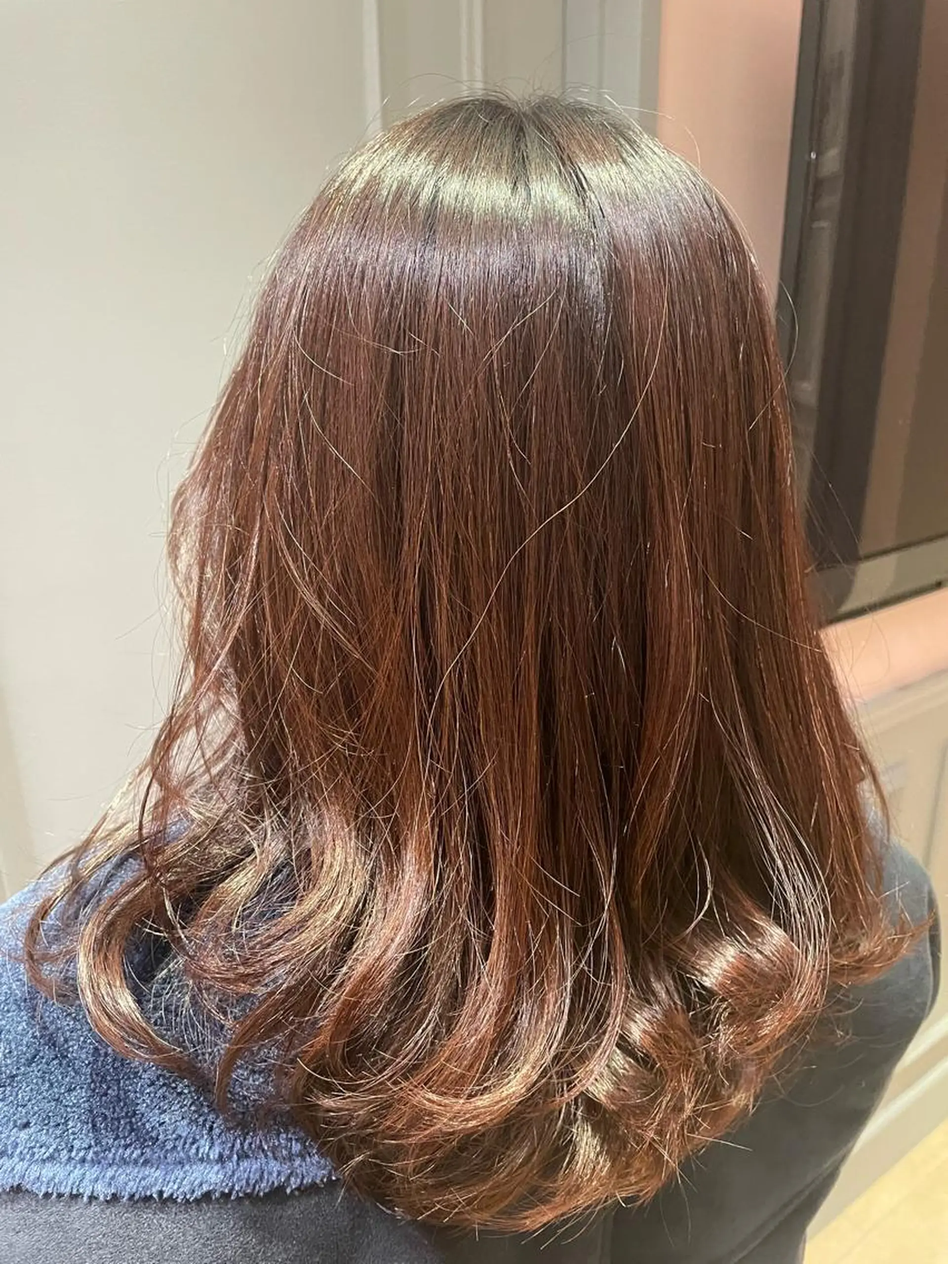 ミディアム カットモデル ヨネダのヘアスタイル