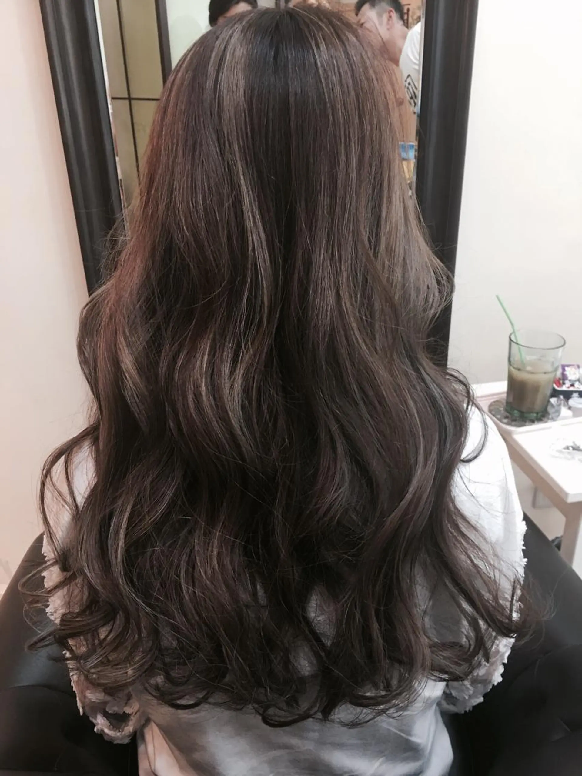 ロング カラー 鶴見 和美のヘアスタイル