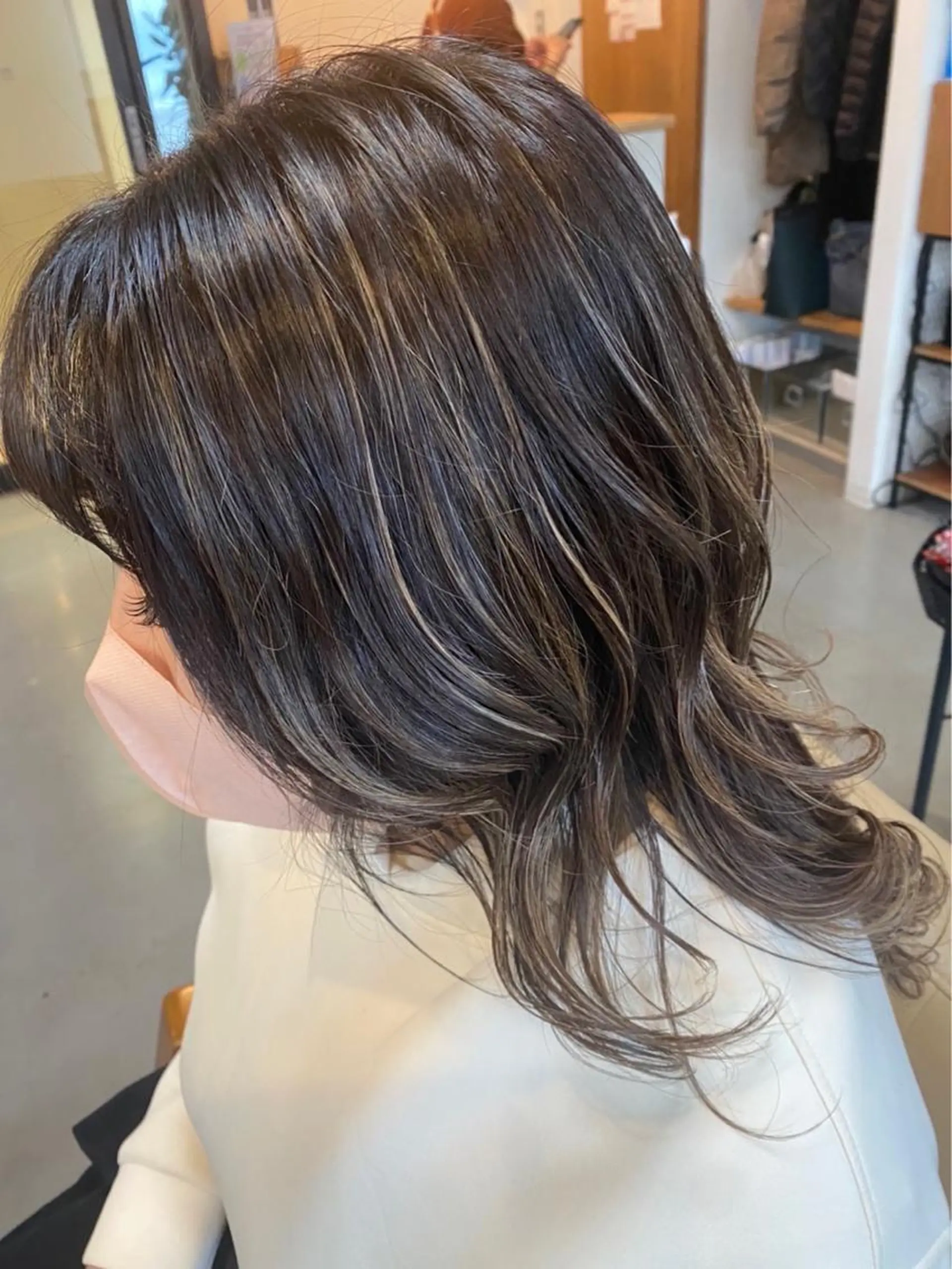 セミロング ハイライト カット ヘアカラー JUNO所属・阪神西宮★JUNO 川﨑温子のヘアスタイル