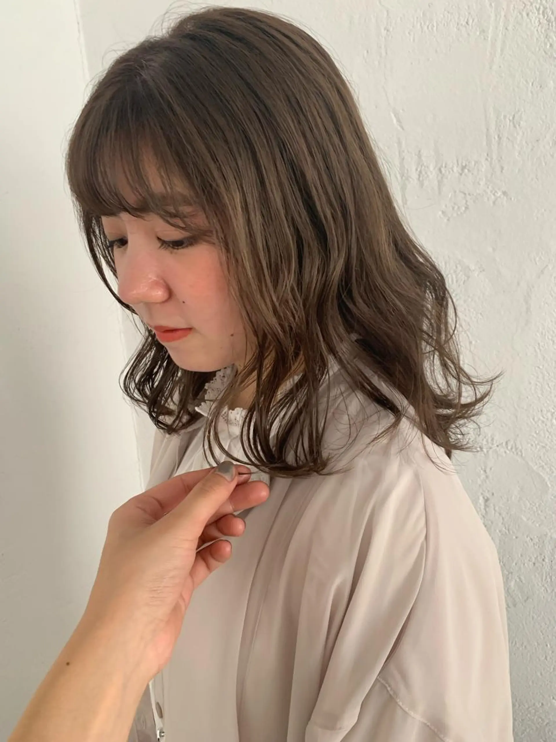 ミディアム カラー ヘアアレンジ ベージュカラー ブリーチ 🫧透明感カラー/ ボブ/小笠原汐海🪽のヘアスタイル