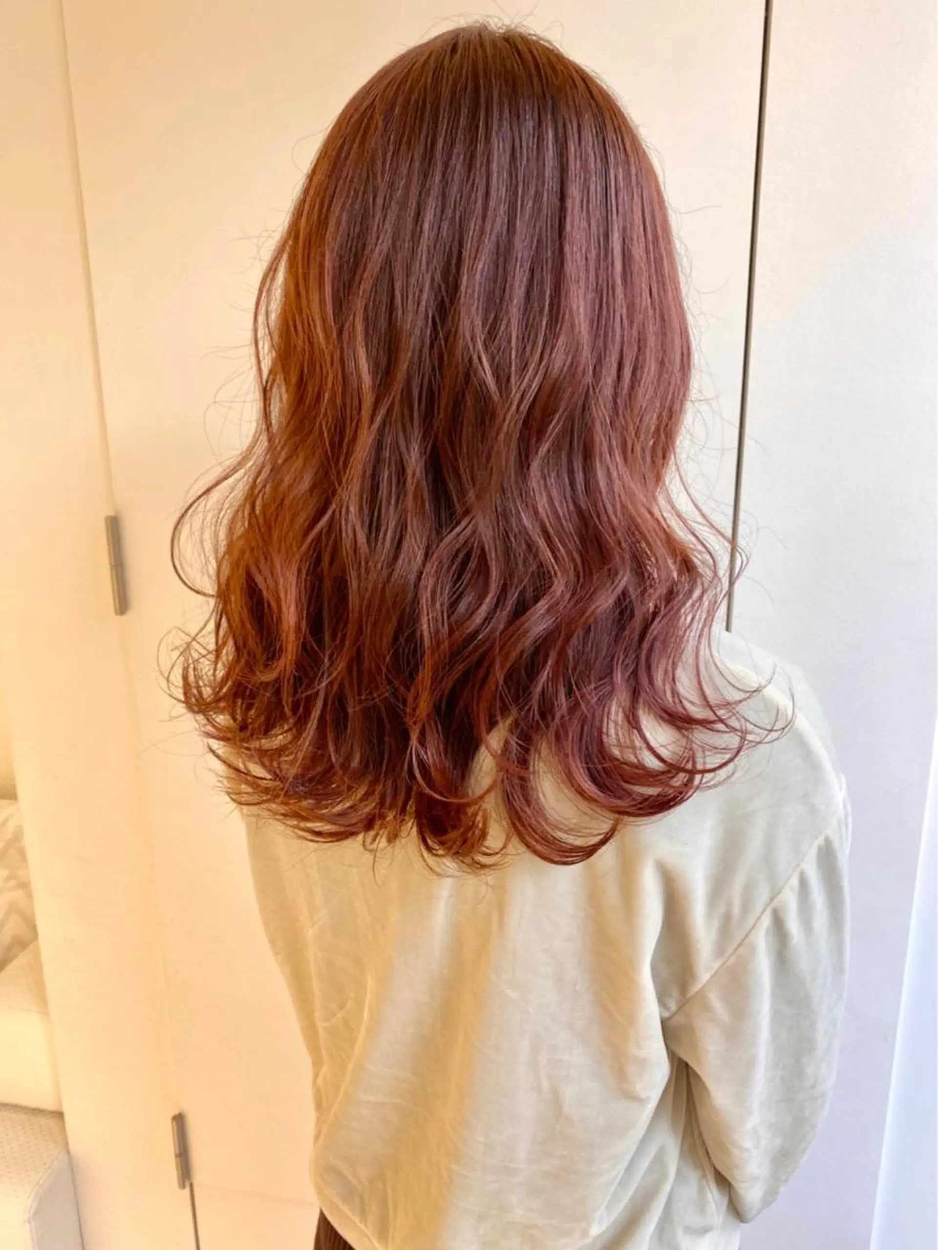 ロング カラー ヘアアレンジ レッドカラー GO TODAY SHAiRE SALON岡山所属・Sana/ 耳ツボ/インナーのヘアスタイル