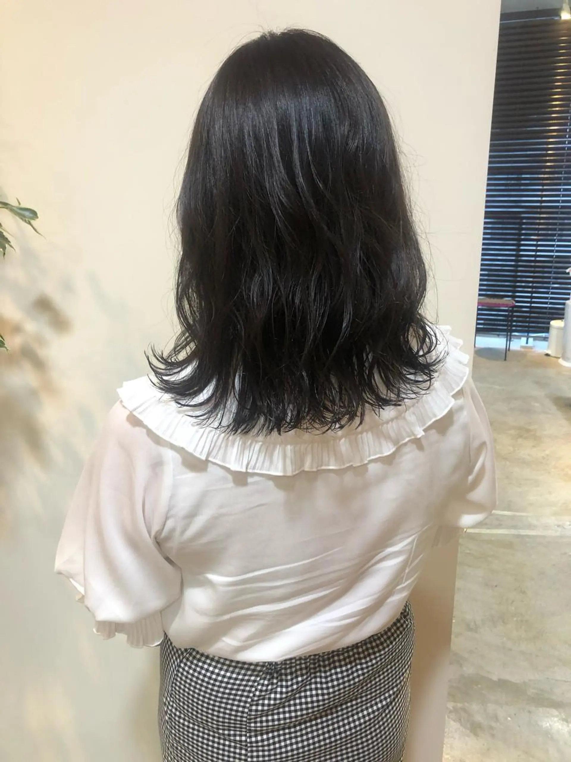 ミディアム カラー MIOベージュカラー 柔らかいカラーのヘアスタイル