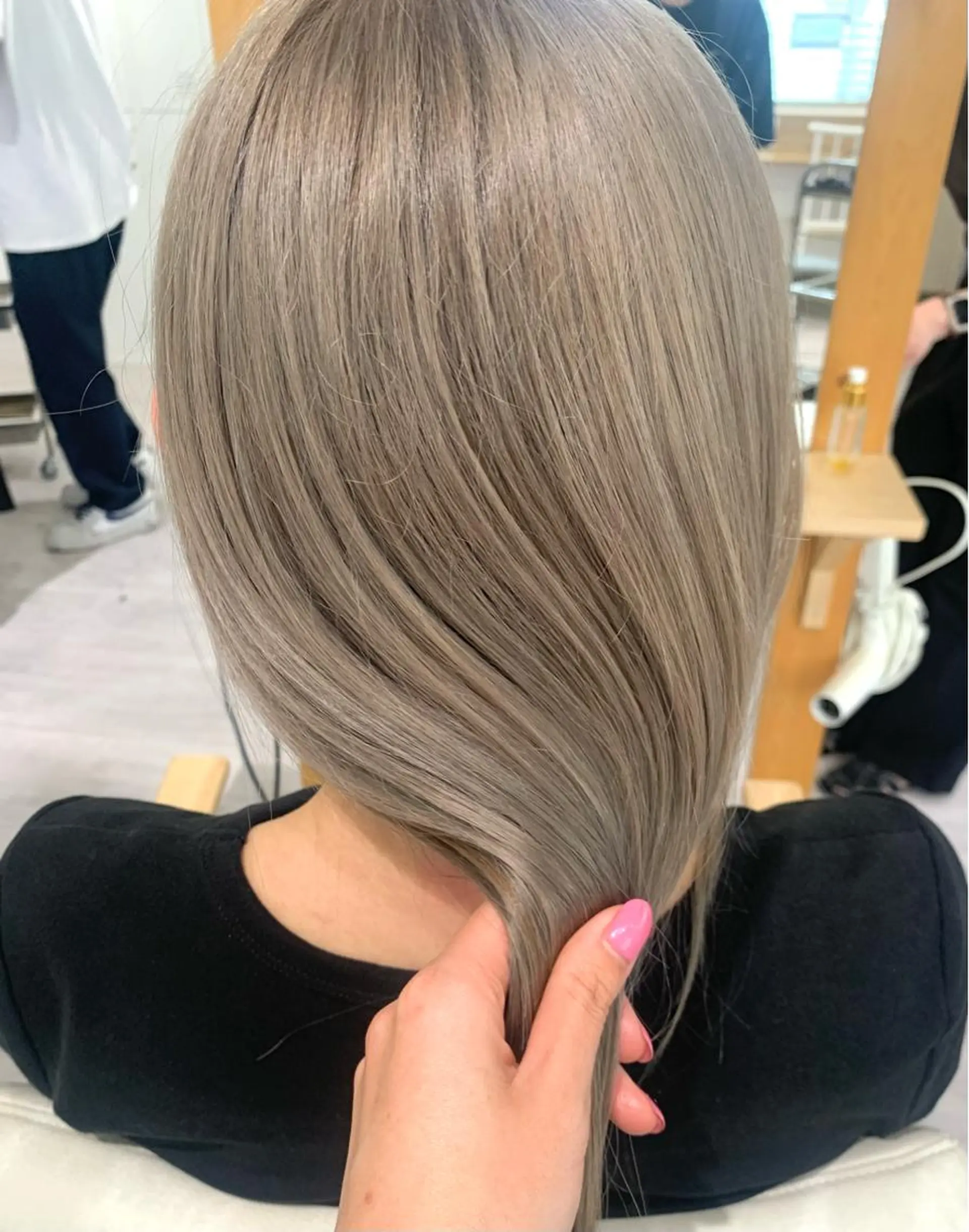 ロング カラー ベージュカラー ブリーチ ホワイトベージュ ヘアカラー トリートメント ツヤカラー🤍 ARISAのヘアスタイル