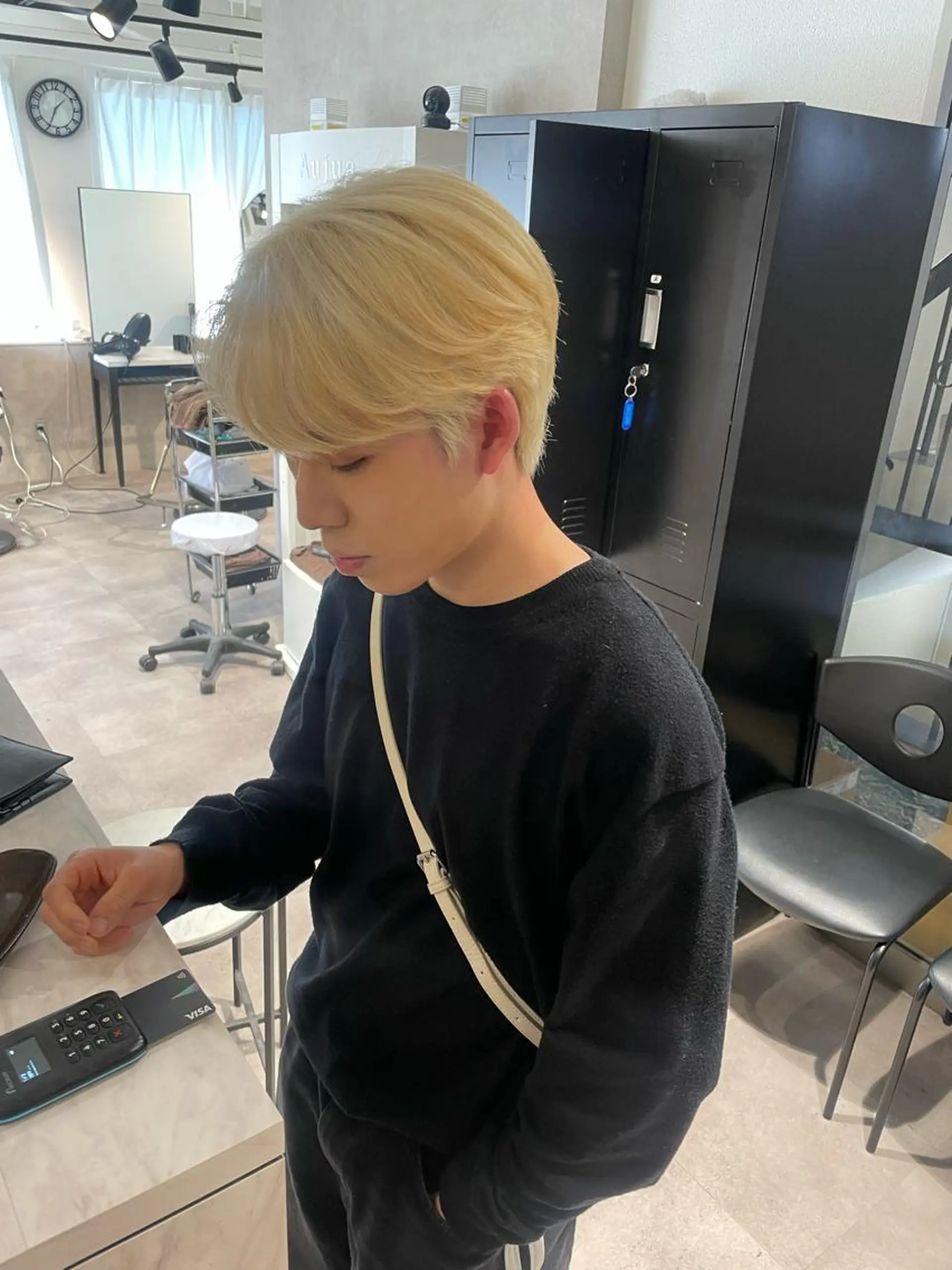 ショート カラー 抜きっぱなしブロンド ハイトーンカラー 韓国風ヘア 🇰🇷ハイトーン× 韓国レイヤー레이어드のヘアスタイル