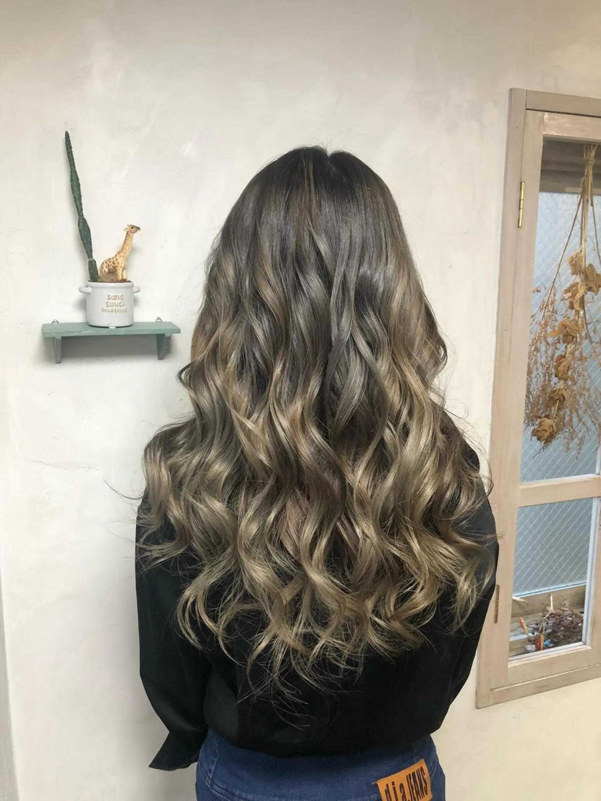 ロング カラー パーマ ヘアアレンジ 推し活専用 【派手髪】飯野ゆかりのヘアスタイル