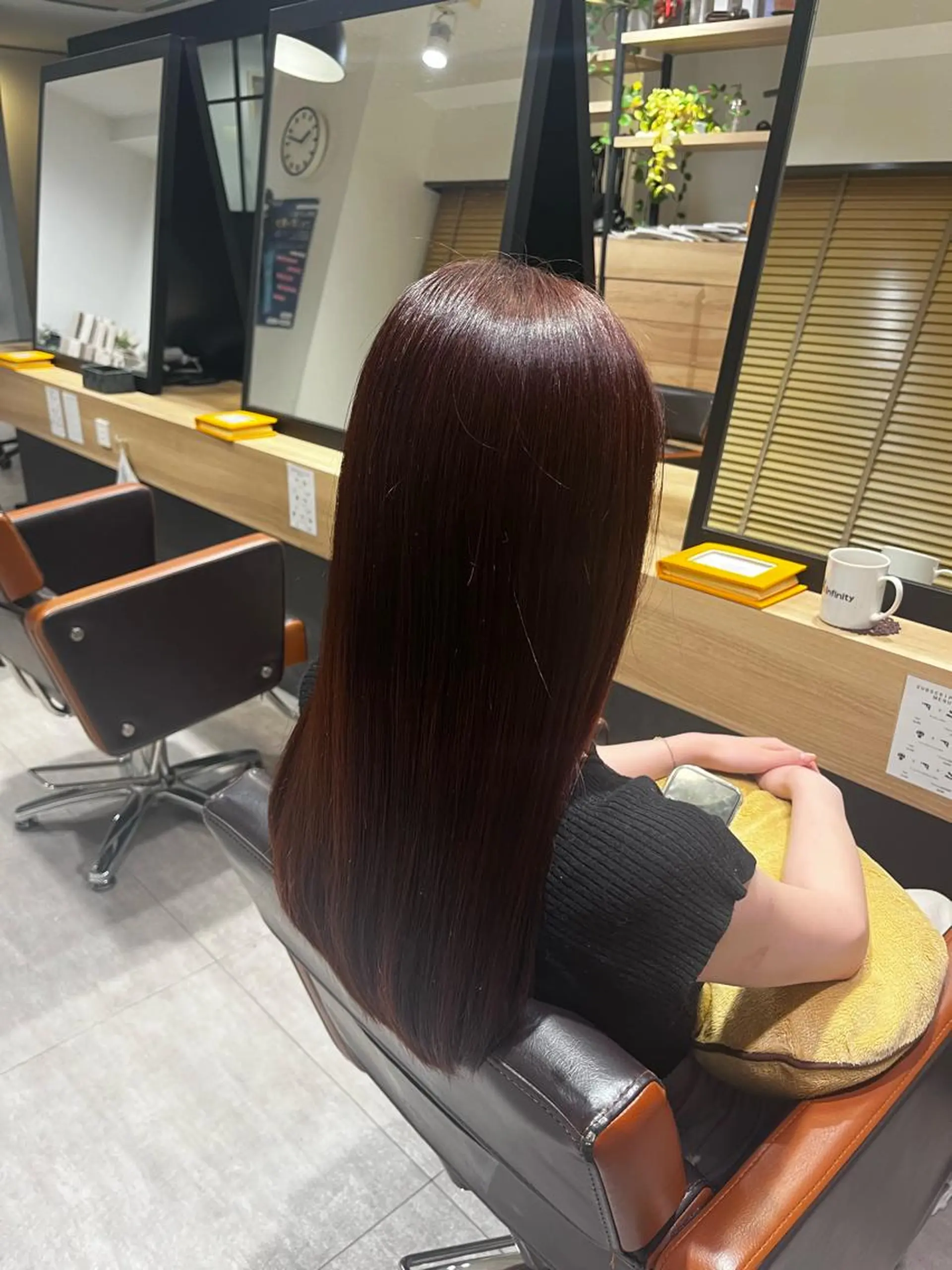 ロング カラー レッドカラー 鈴木 ほのかのヘアスタイル