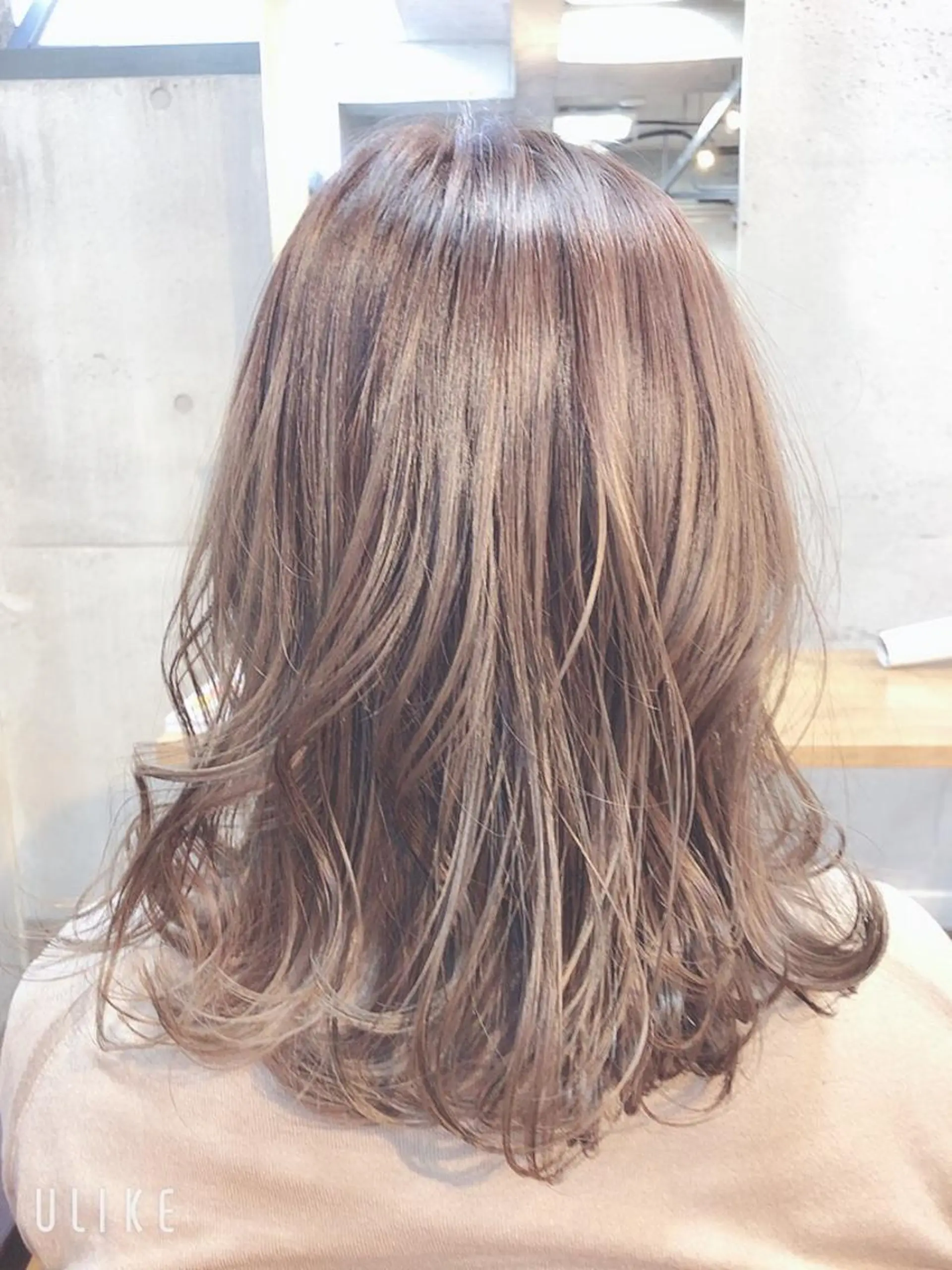 ミディアム カラー ミディアムパーマ アッシュ バレイヤージュ ベージュカラー ブリーチ 髪質改善 🐶とっくんのヘアスタイル