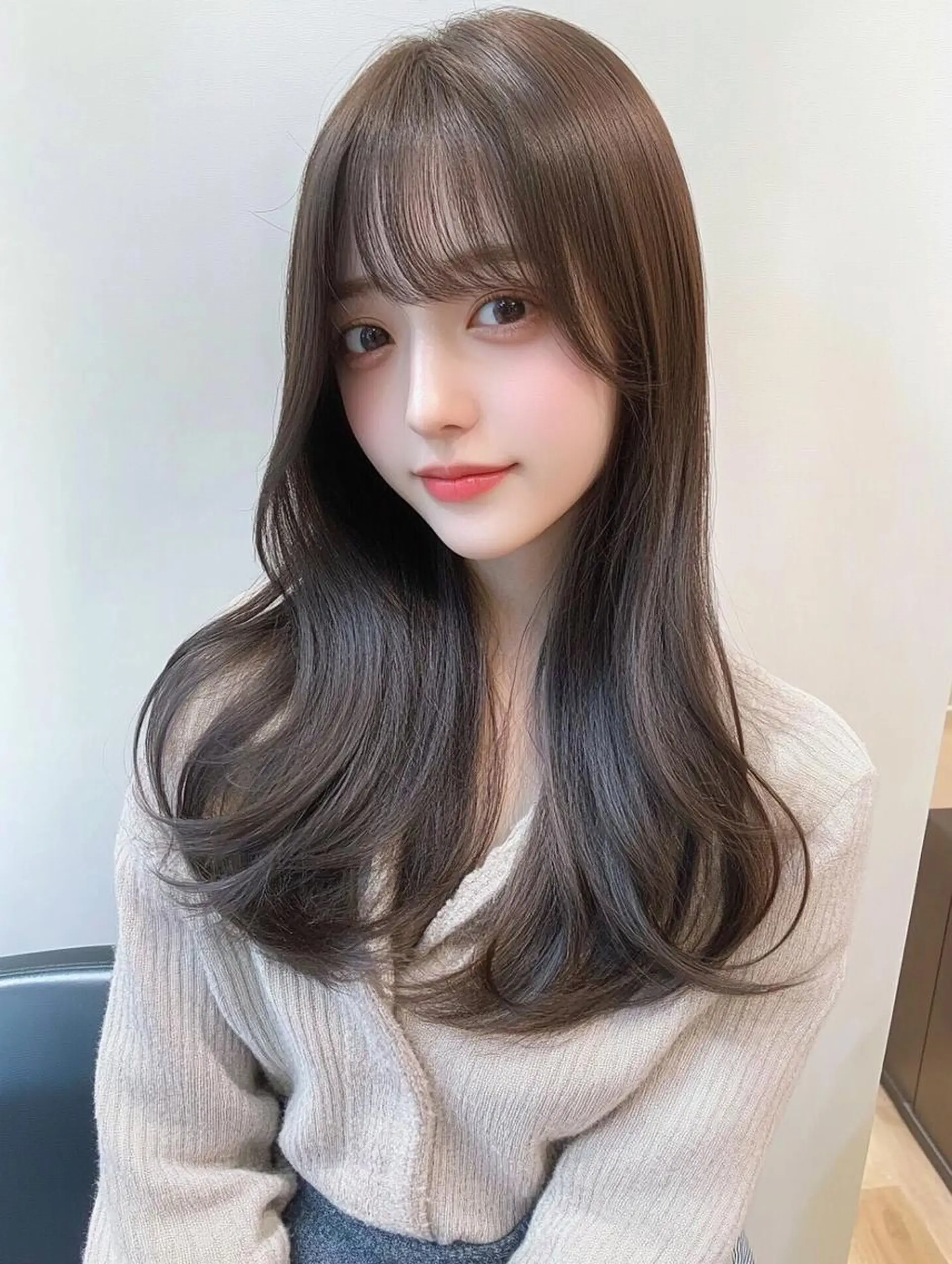 ロング カラー カット トリートメント 赤みなしオリーブ ハイトーン×レイヤーのヘアスタイル