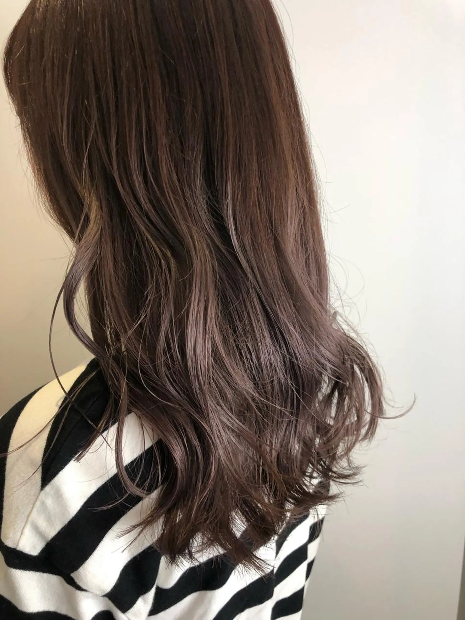 セミロング カラー グラデーションカラー ラベンダーカラー 原宿サロン代表 デザインカラー伊藤卓のヘアスタイル