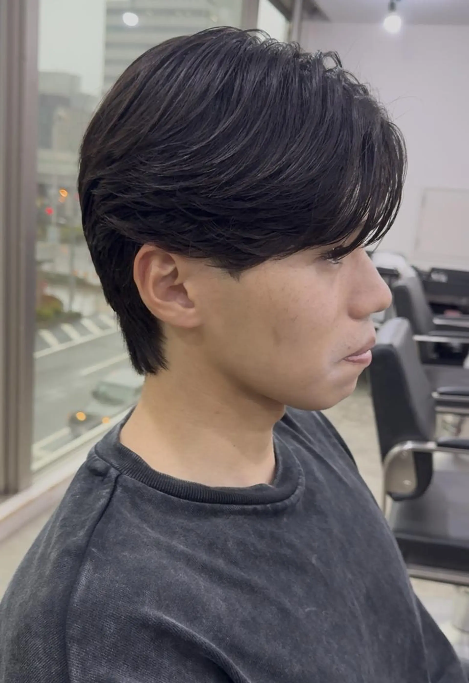 ショート カラー パーマ メンズ センターパート ダウンパーマ カルマパーマ メンズパーマ ニュアンスパーマ Men's Eir Kodamaのヘアスタイル