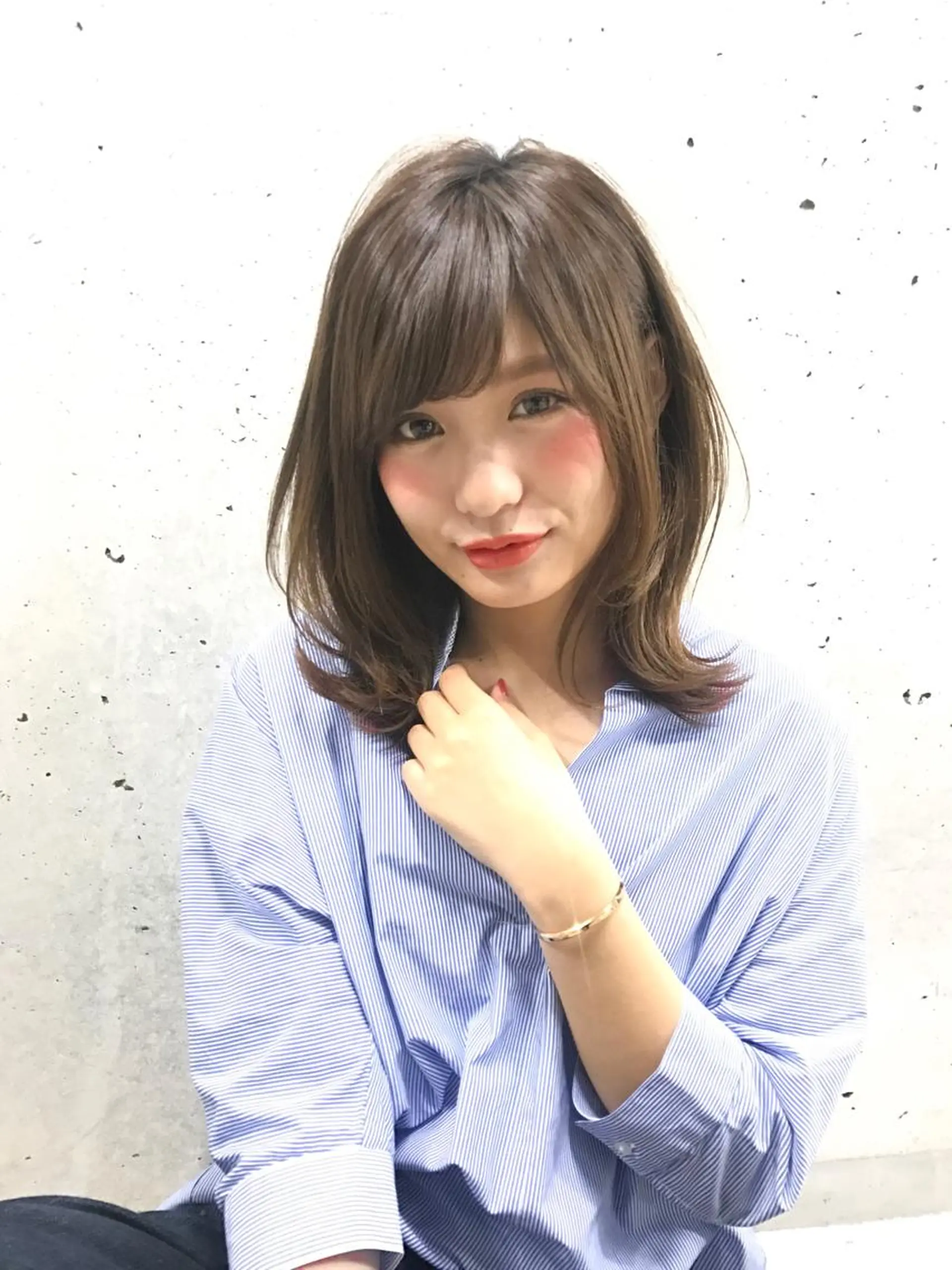 ミディアム カラー くびれヘア 外ハネヘア ウルフカット 大人かわいい💍🤍 ボブ/ショートボブのヘアスタイル